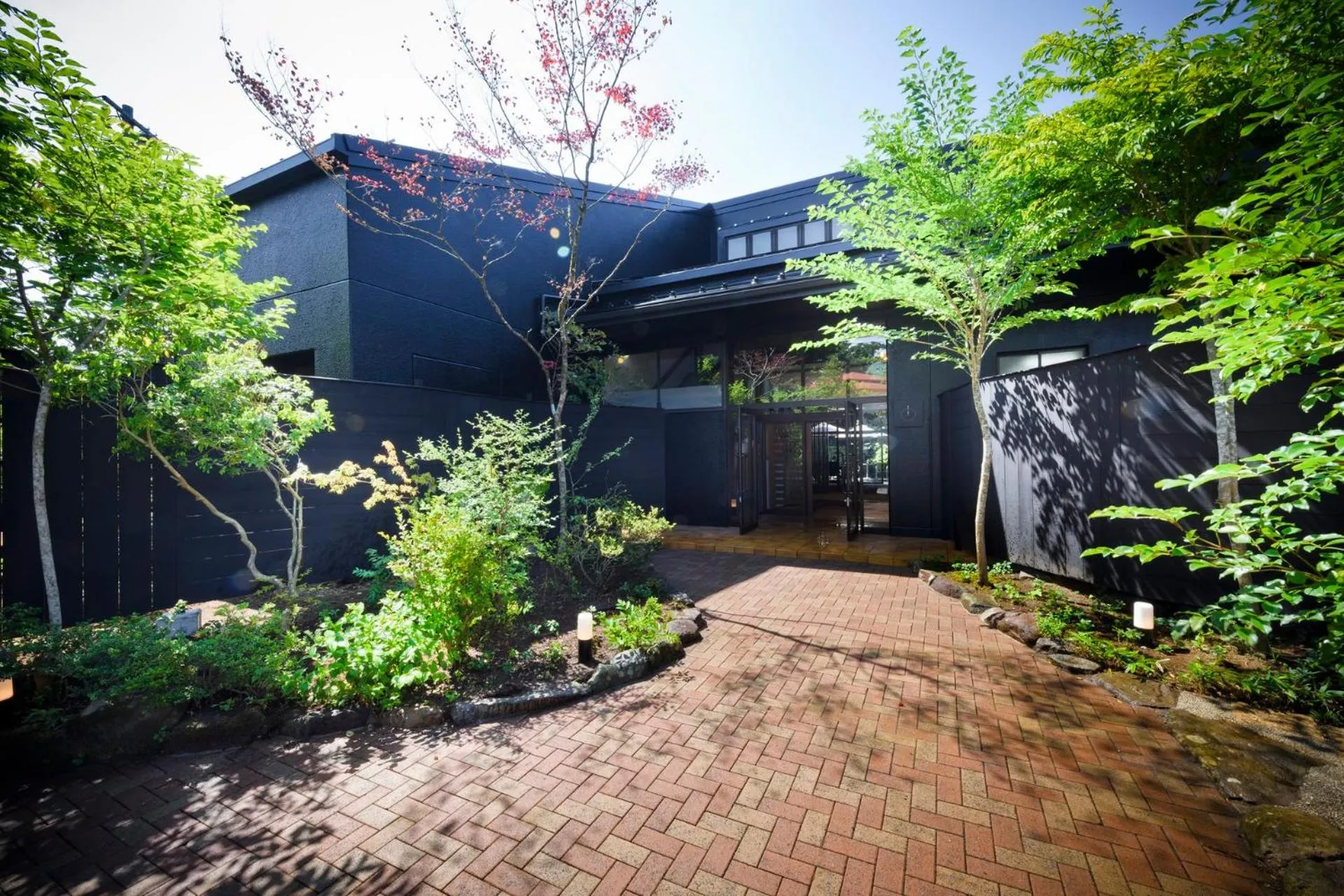 Facade/entrance in Sengokuhara Hisanoha