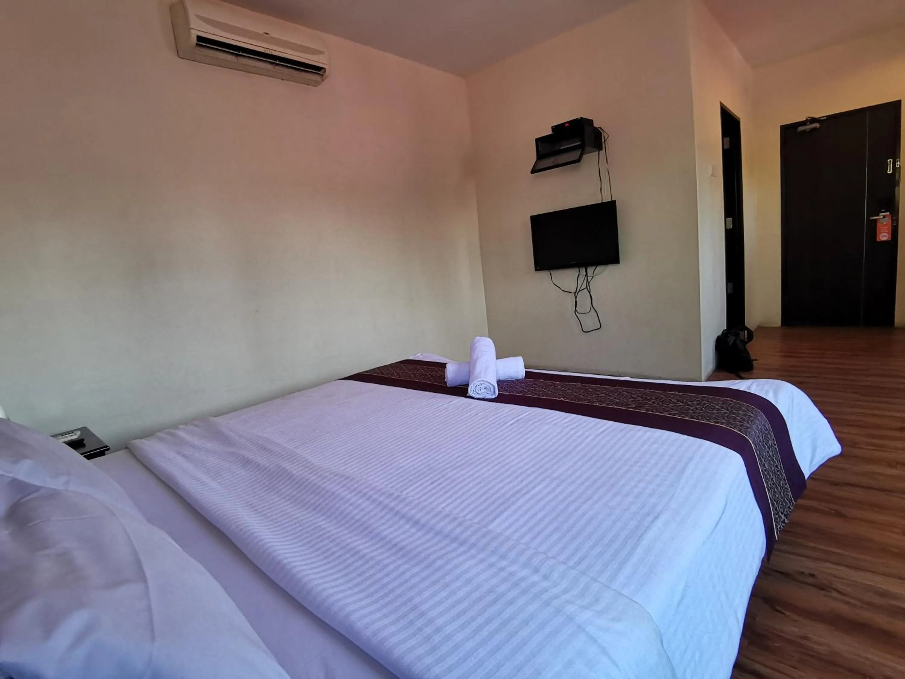 Bedroom, Bed in 8 Boutique By The Sea