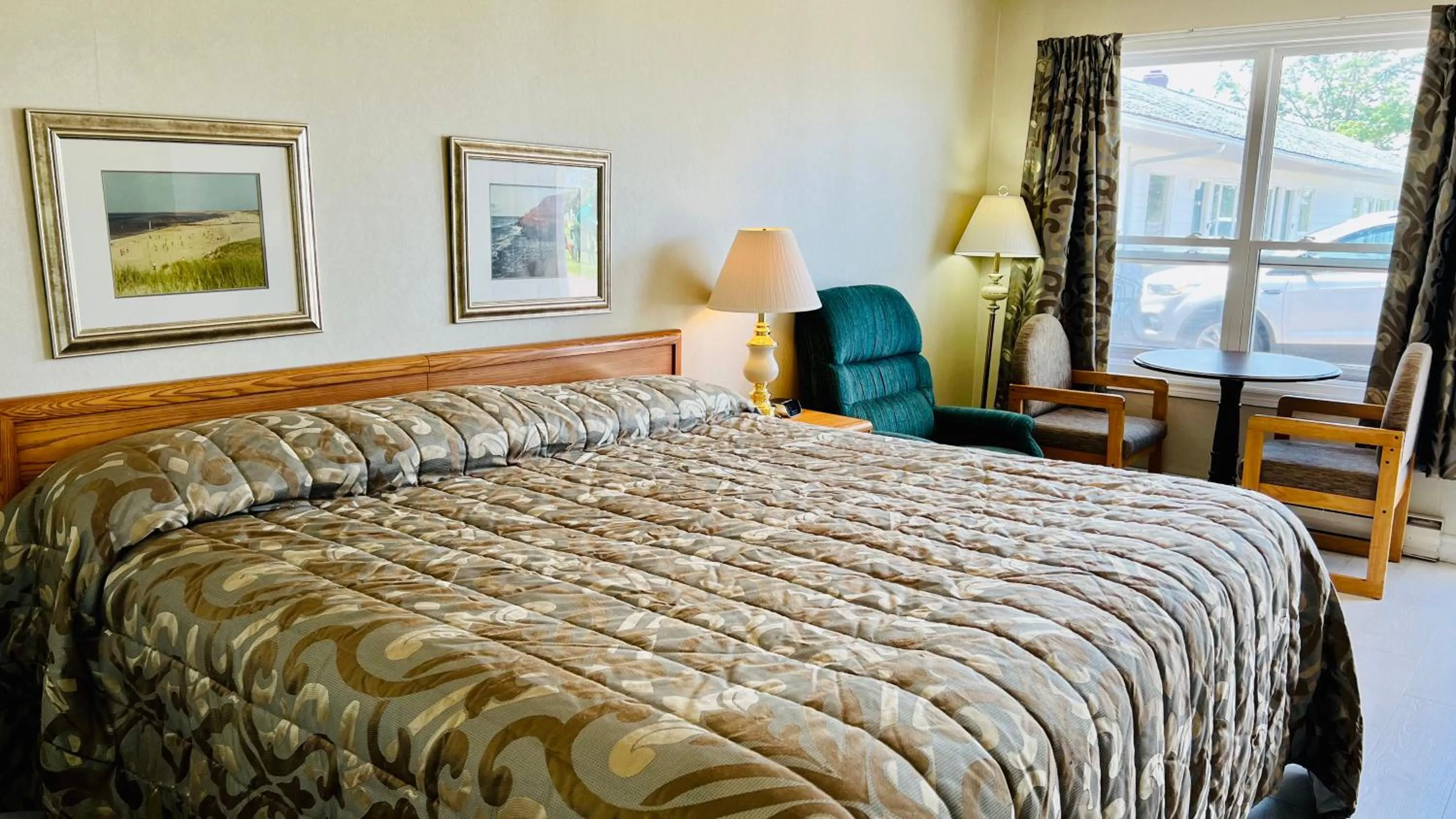 Bed in Anne Shirley Motel & Cottages