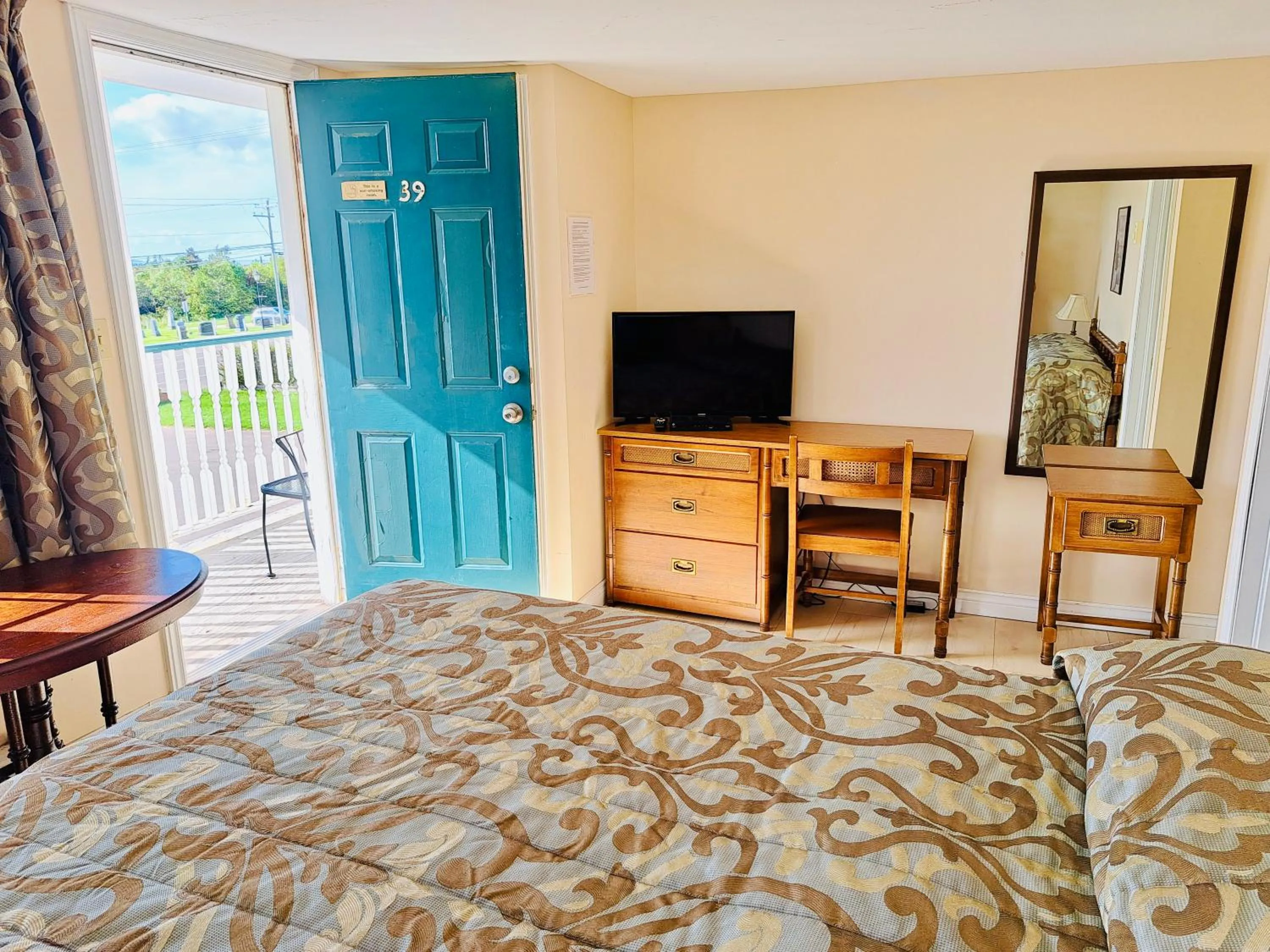 View (from property/room), Bed in Anne Shirley Motel & Cottages