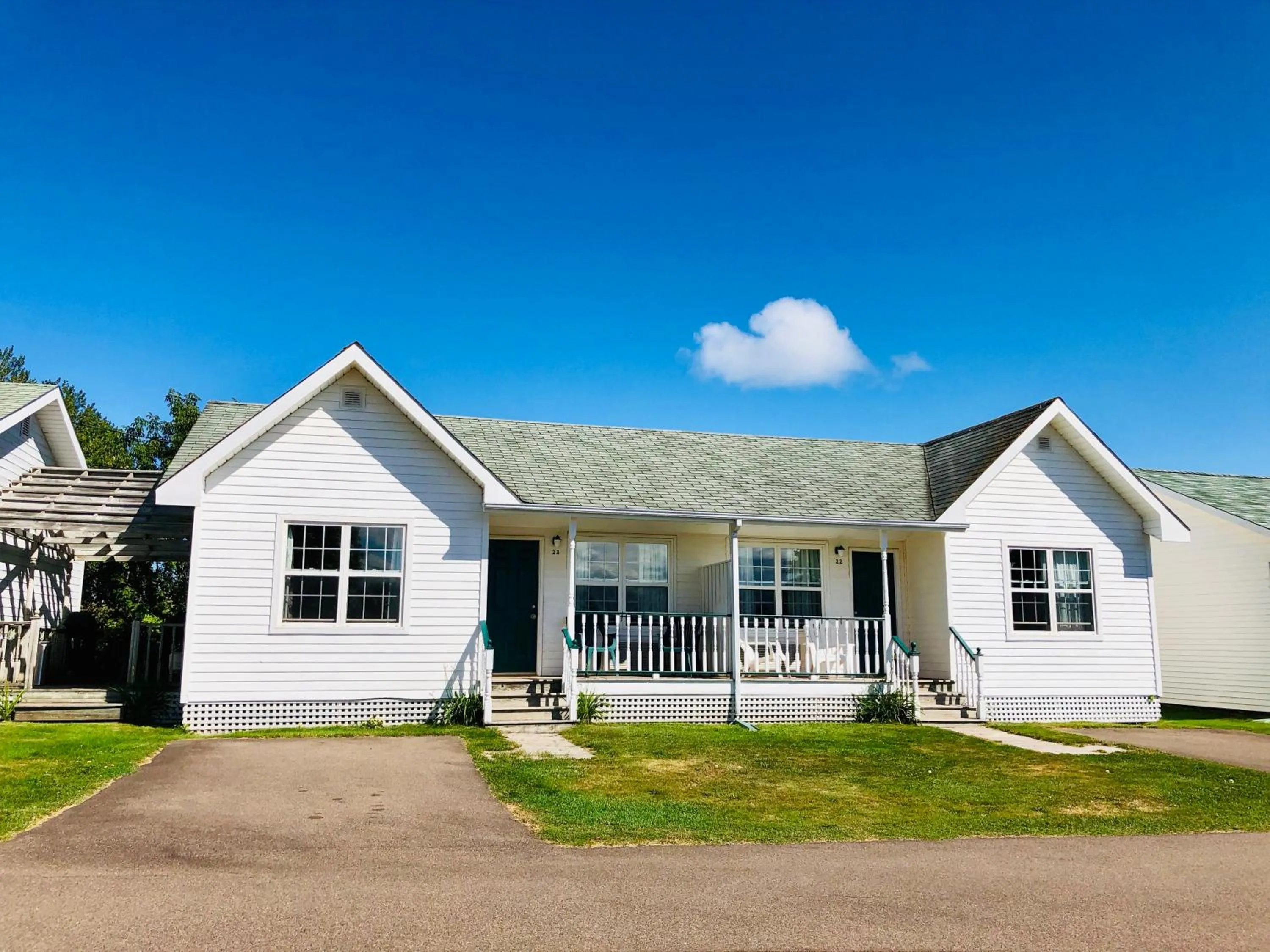 Property building in Anne Shirley Motel & Cottages