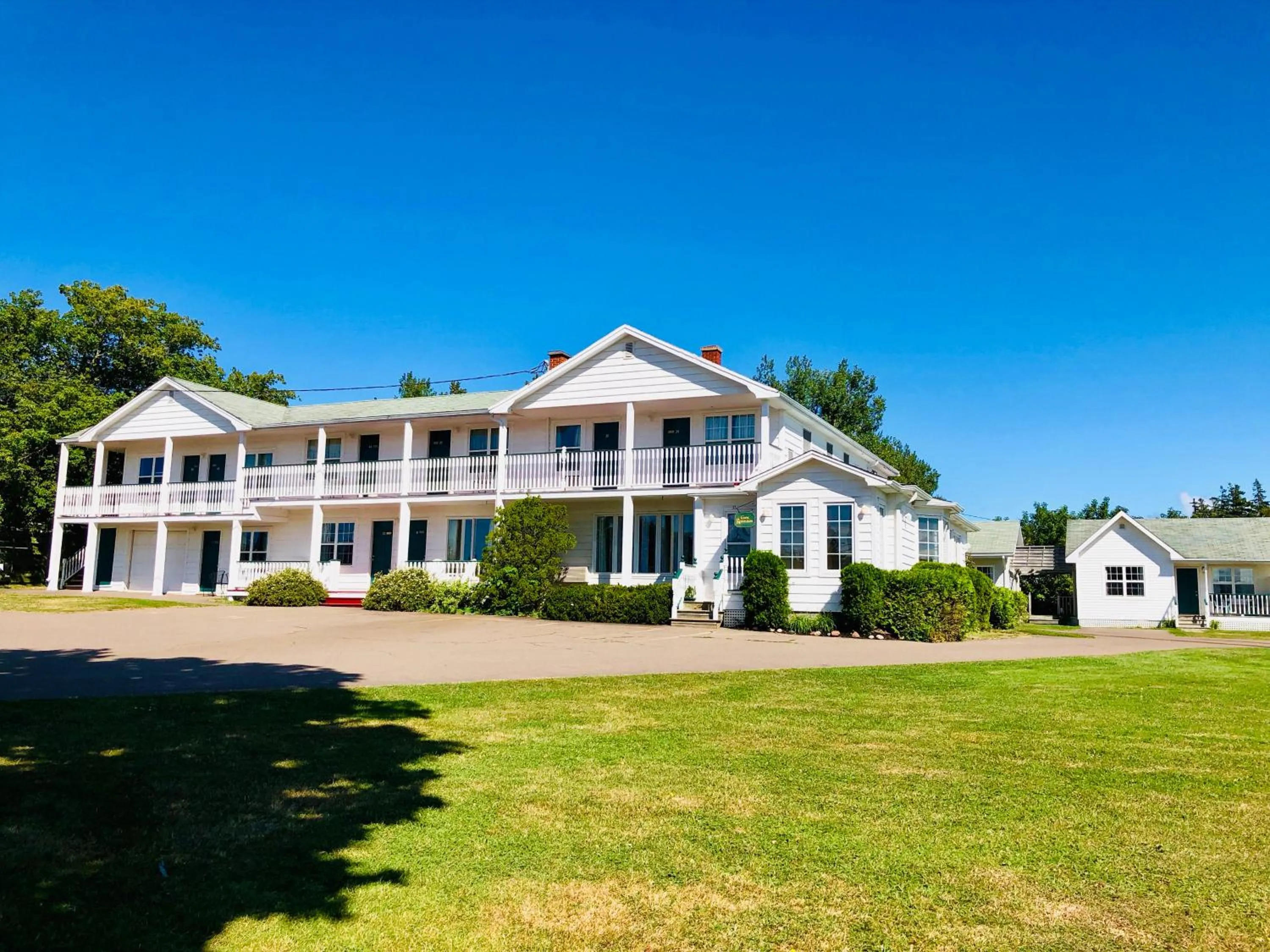 Property building in Anne Shirley Motel & Cottages