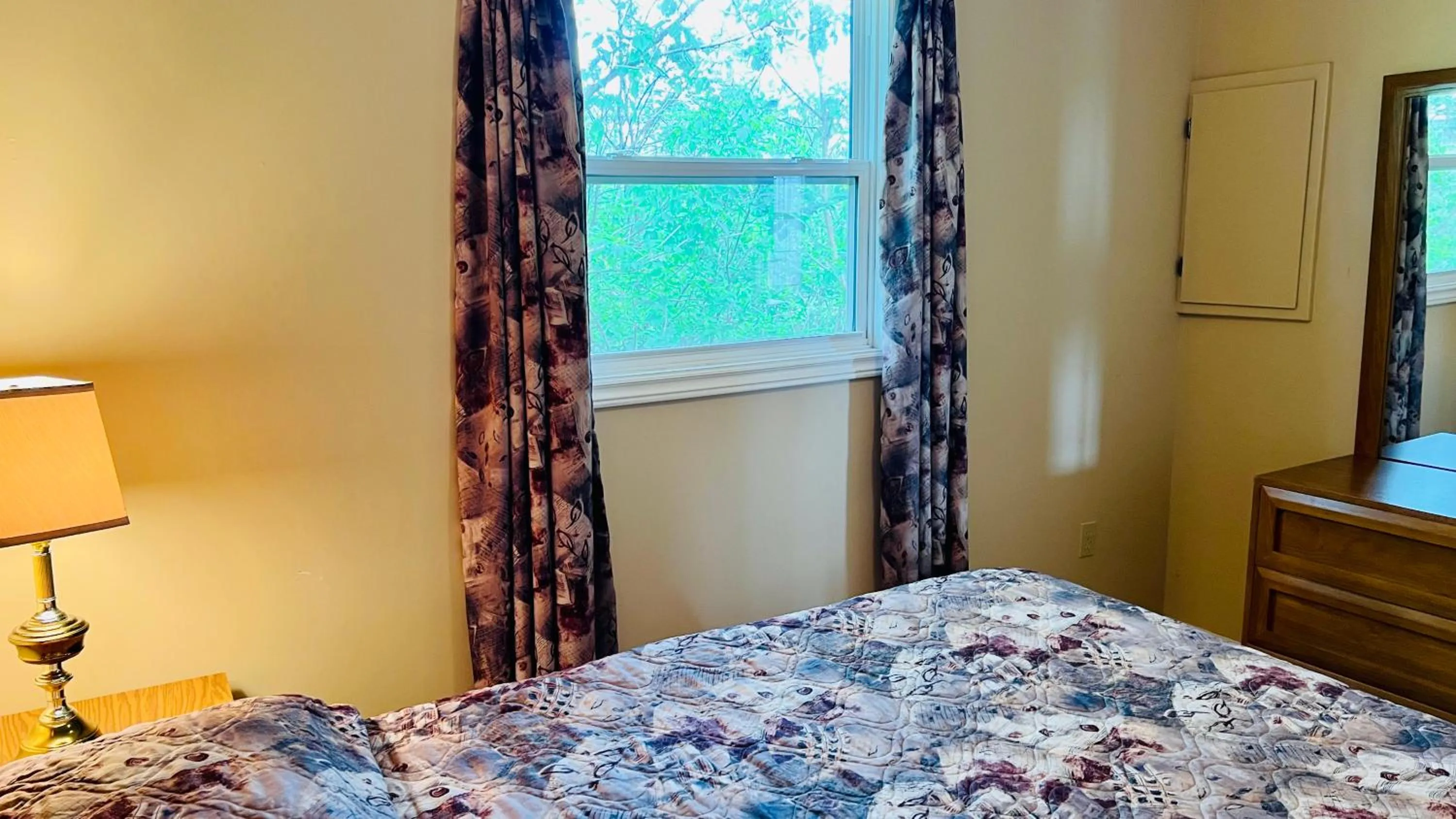 Bed in Anne Shirley Motel & Cottages