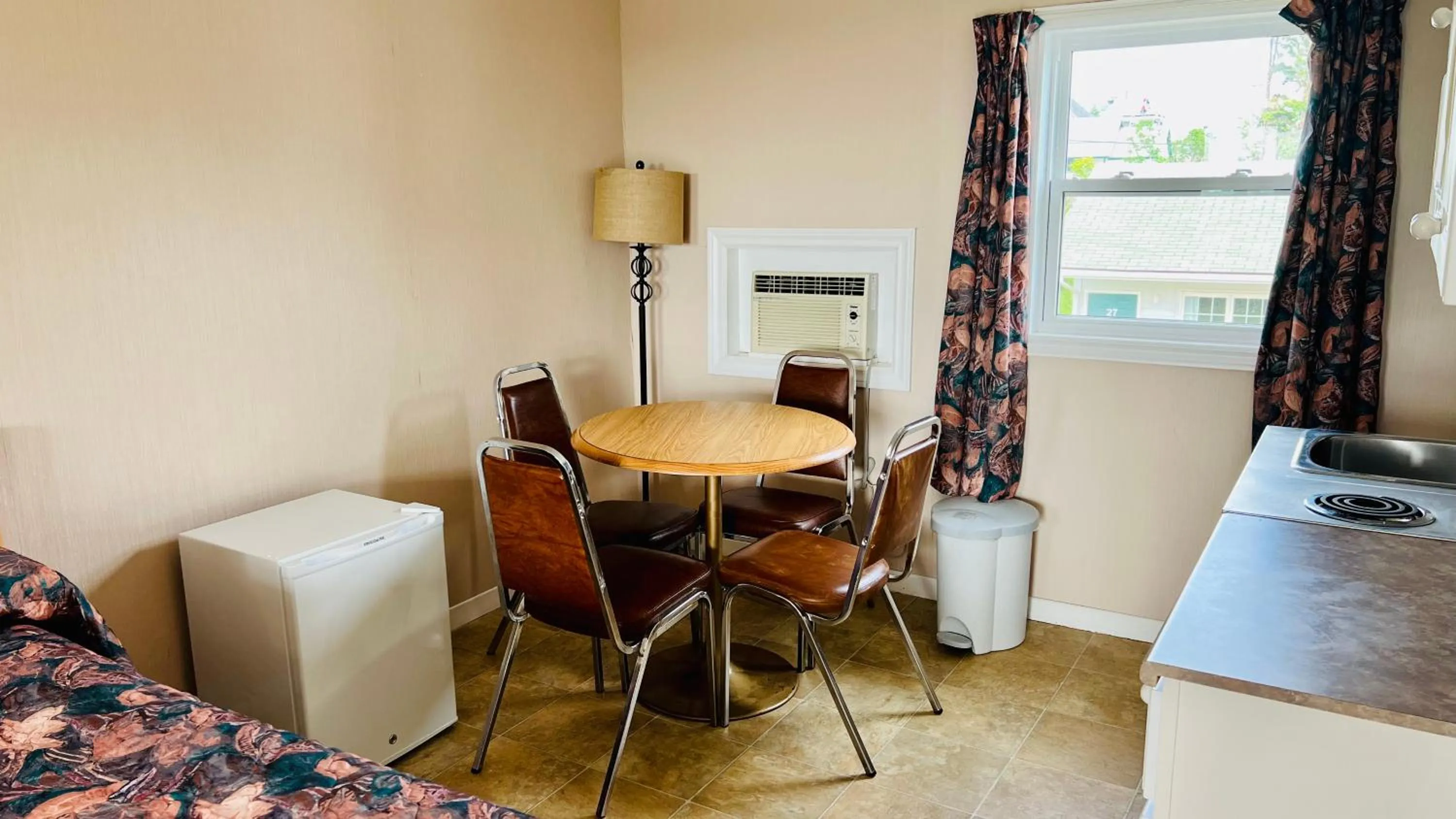 Anne Shirley Motel & Cottages