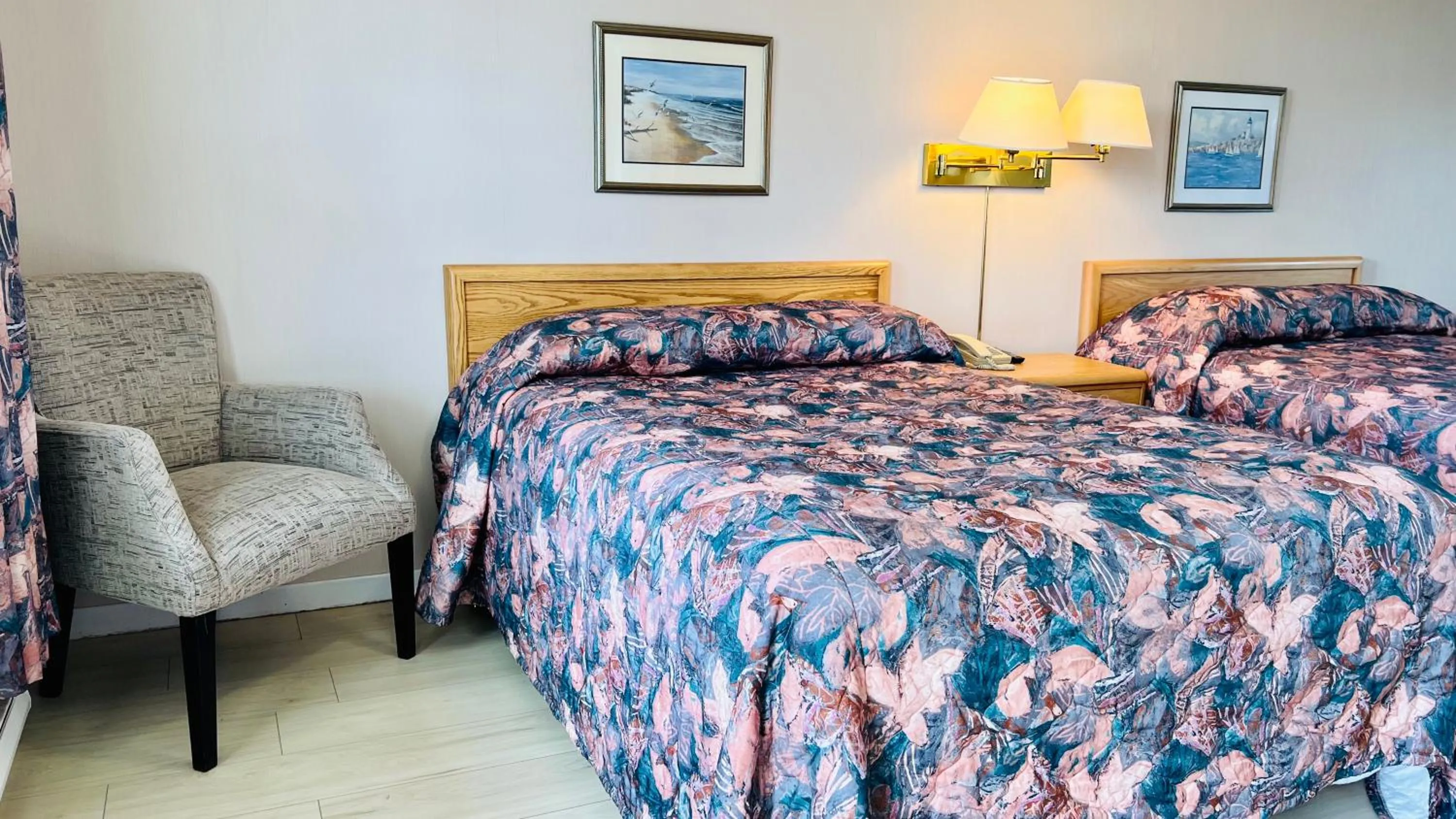 Bed in Anne Shirley Motel & Cottages