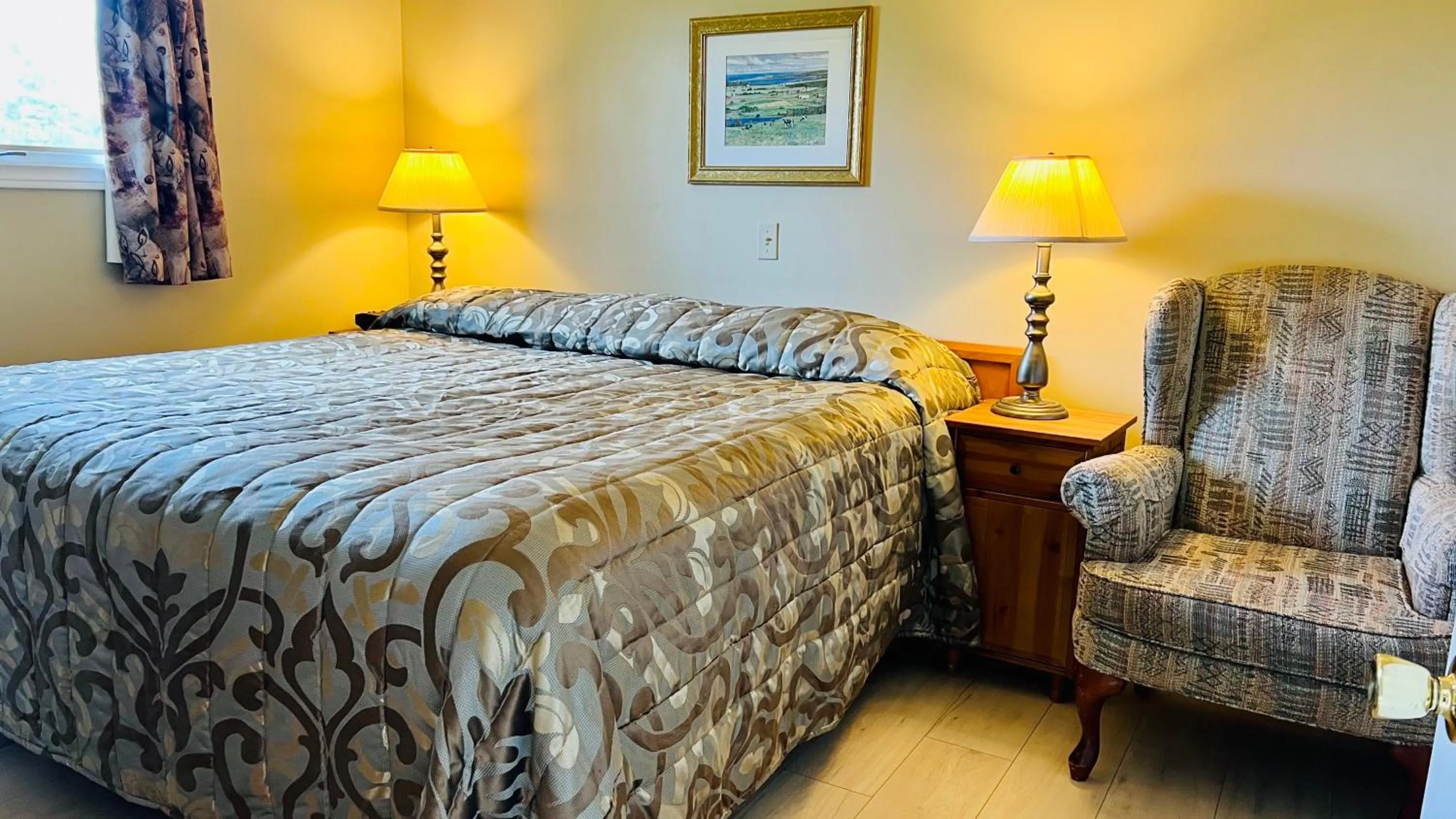 Bedroom, Bed in Anne Shirley Motel & Cottages