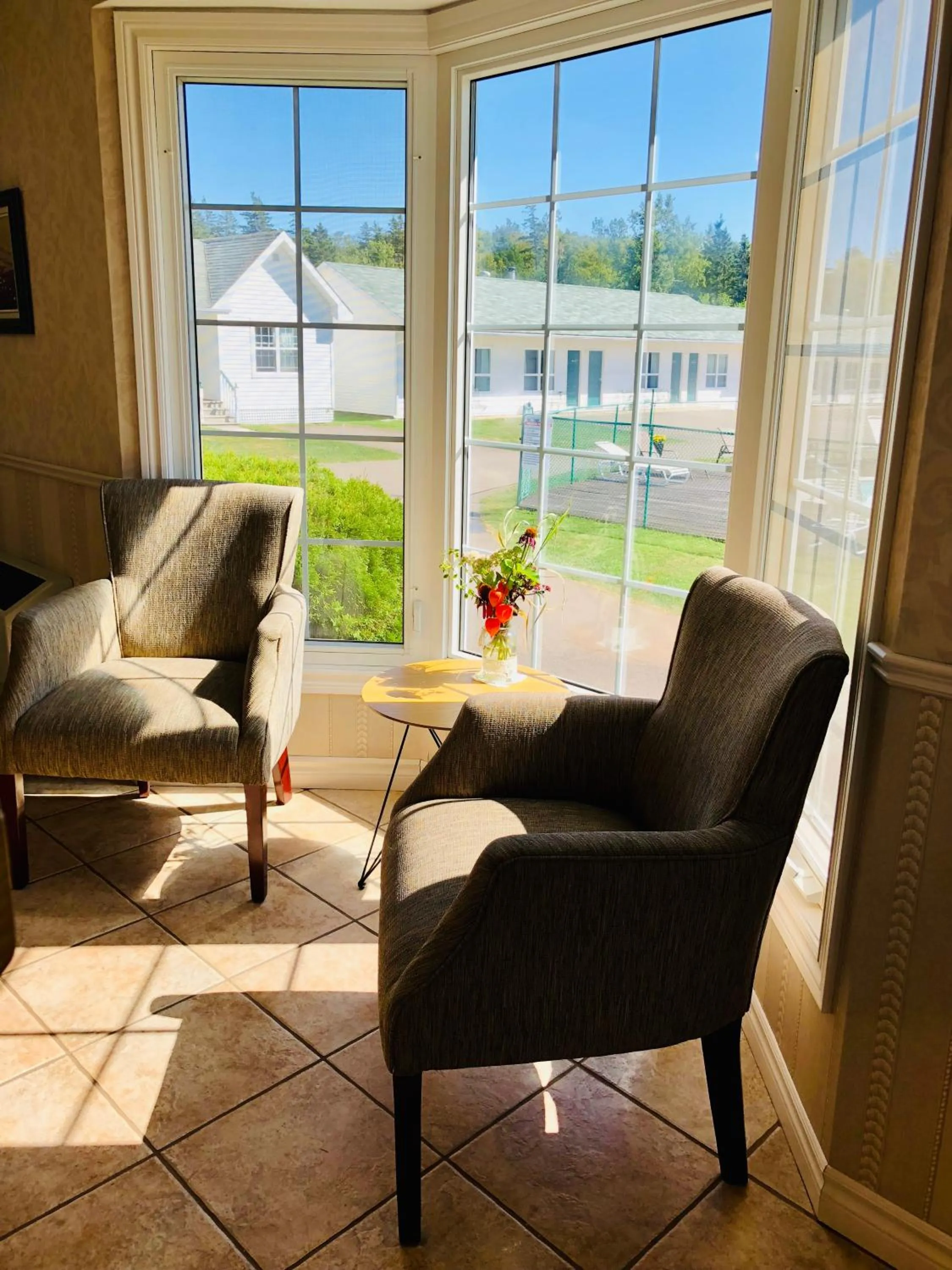 Lobby or reception in Anne Shirley Motel & Cottages