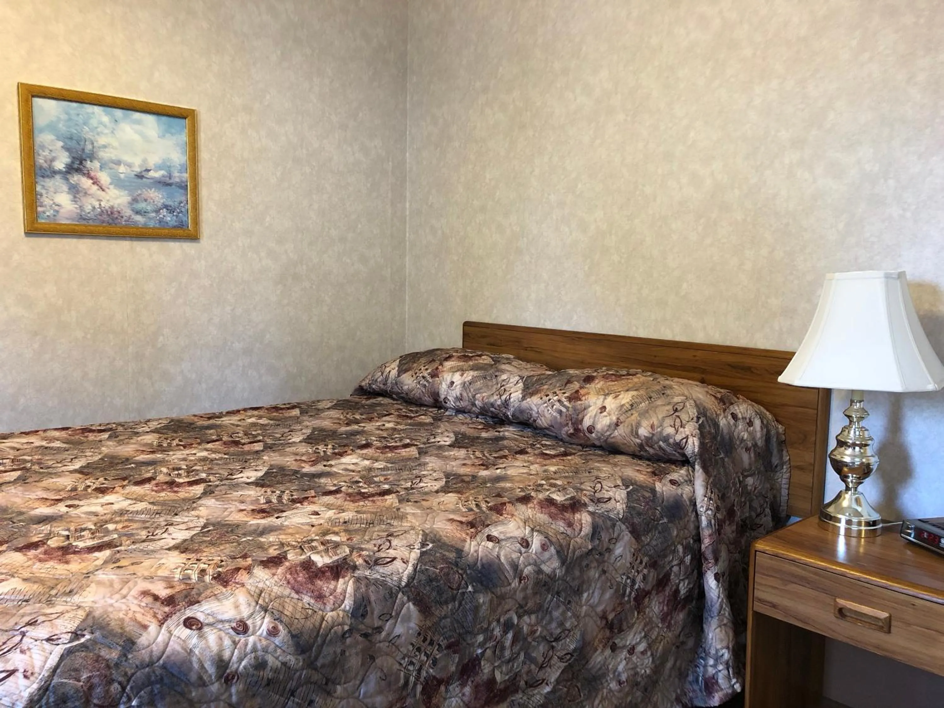 Bedroom, Bed in Anne Shirley Motel & Cottages