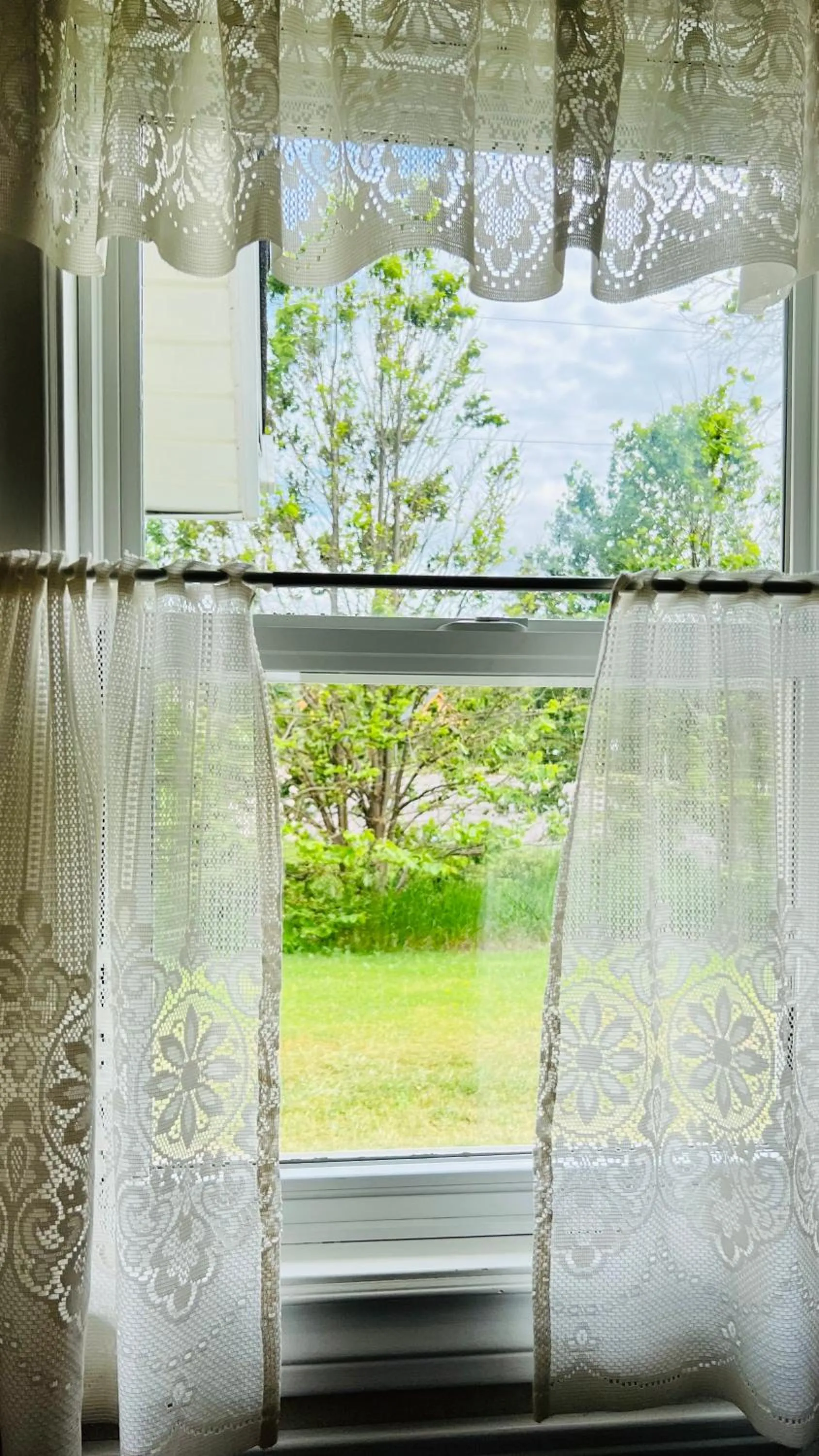 Spring in Anne Shirley Motel & Cottages