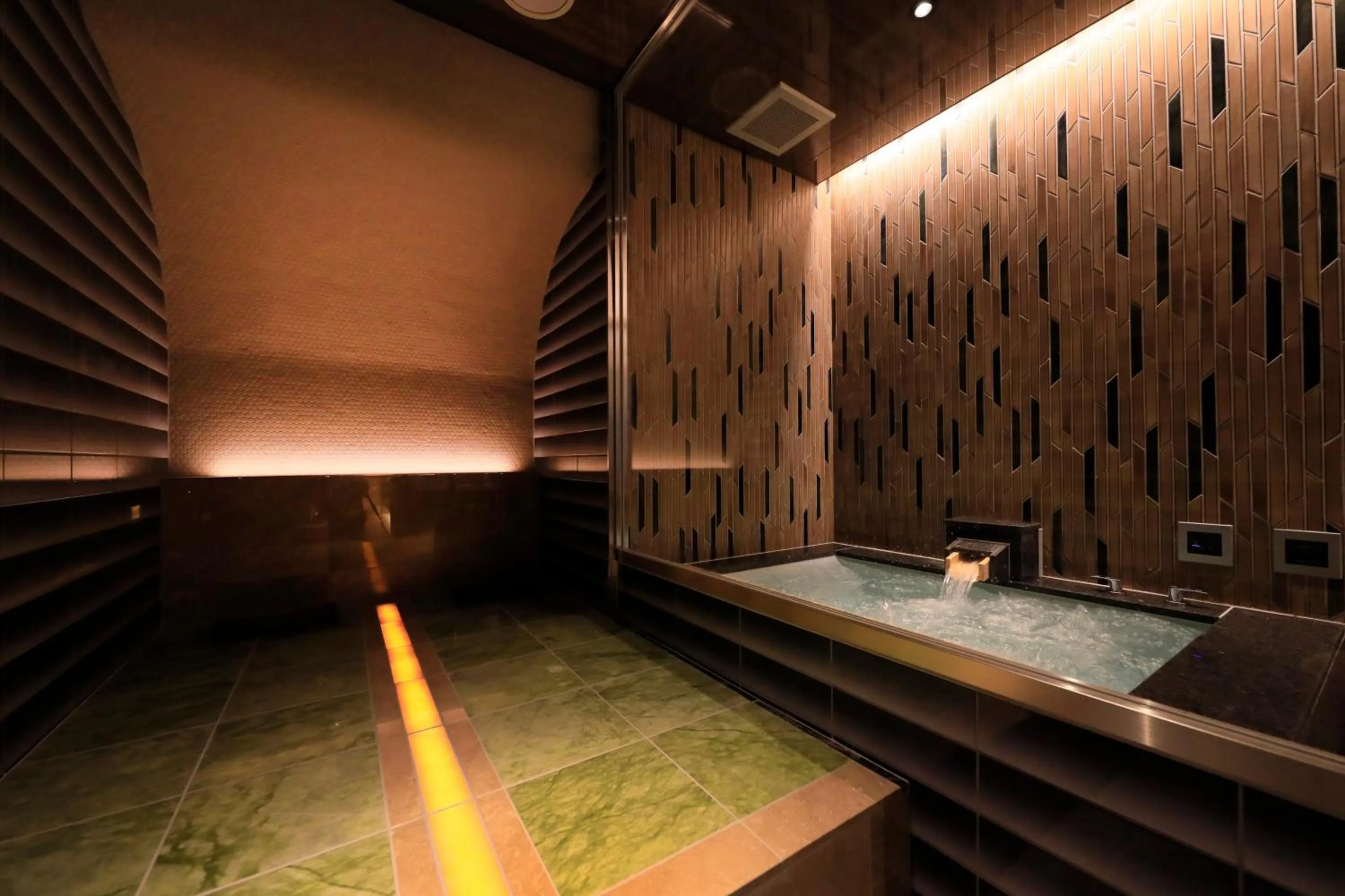 Hot Tub in Hotel Gion Ichirin