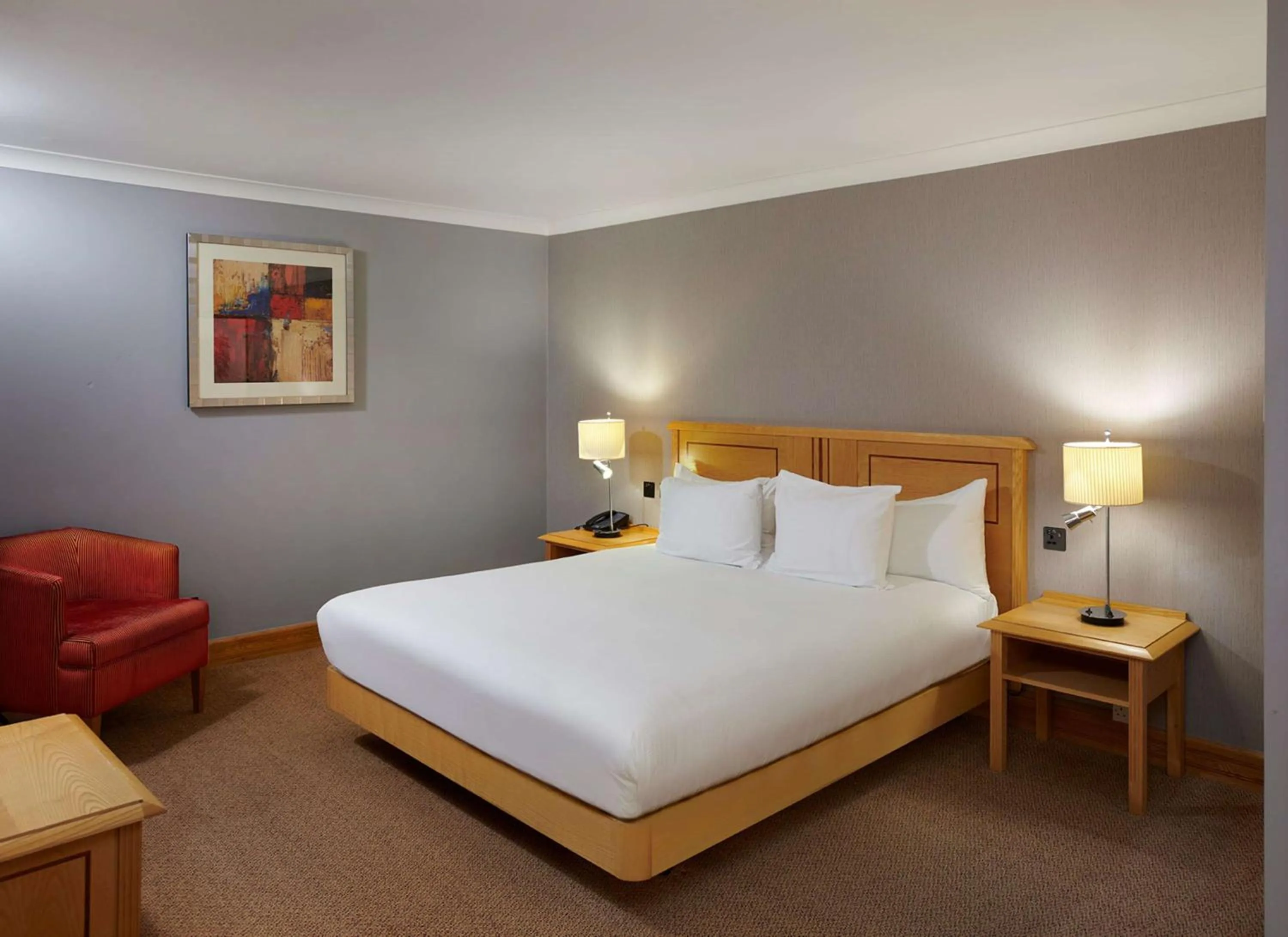 Bed in DoubleTree by Hilton Swindon Hotel