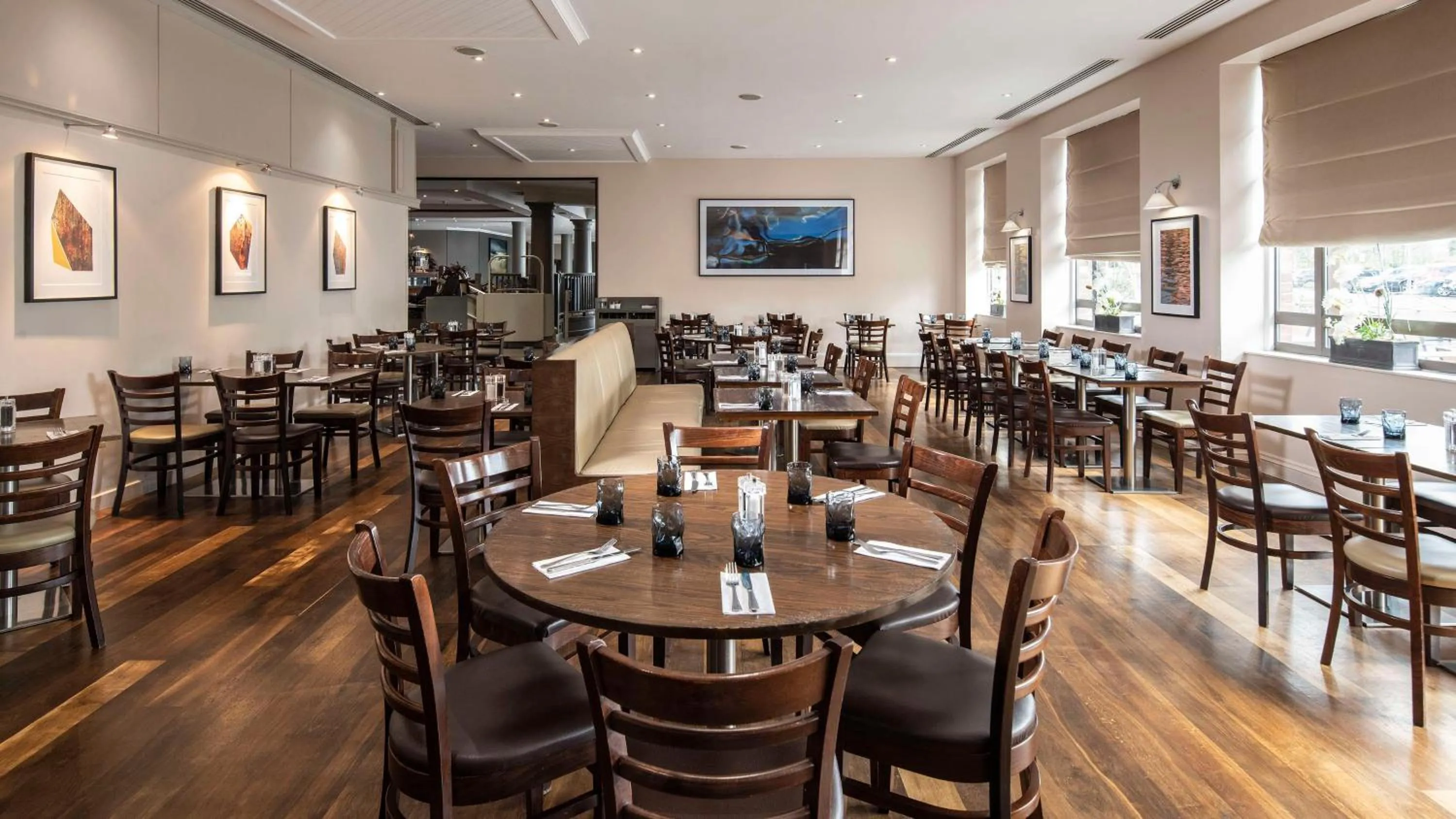 Restaurant/places to eat in DoubleTree by Hilton Swindon Hotel