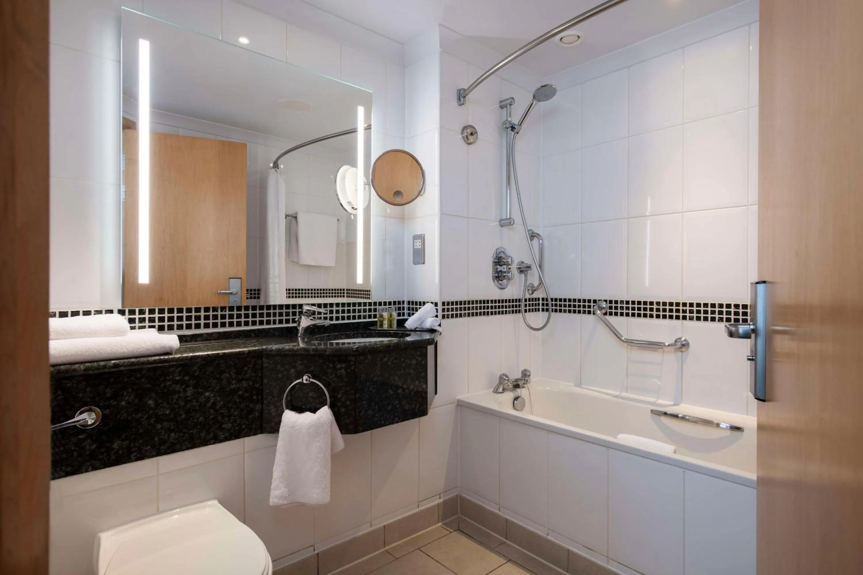 Bathroom in DoubleTree by Hilton Swindon Hotel