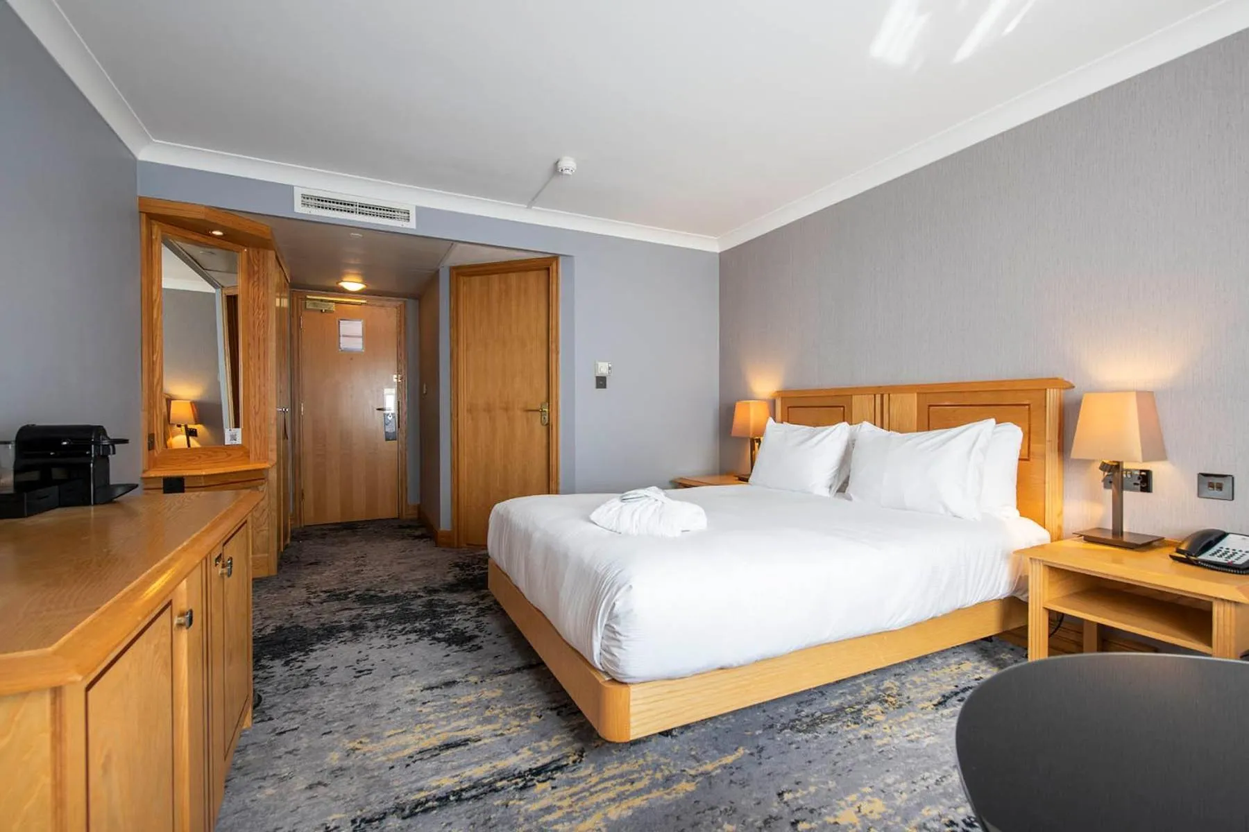 Bedroom, Bed in DoubleTree by Hilton Swindon Hotel