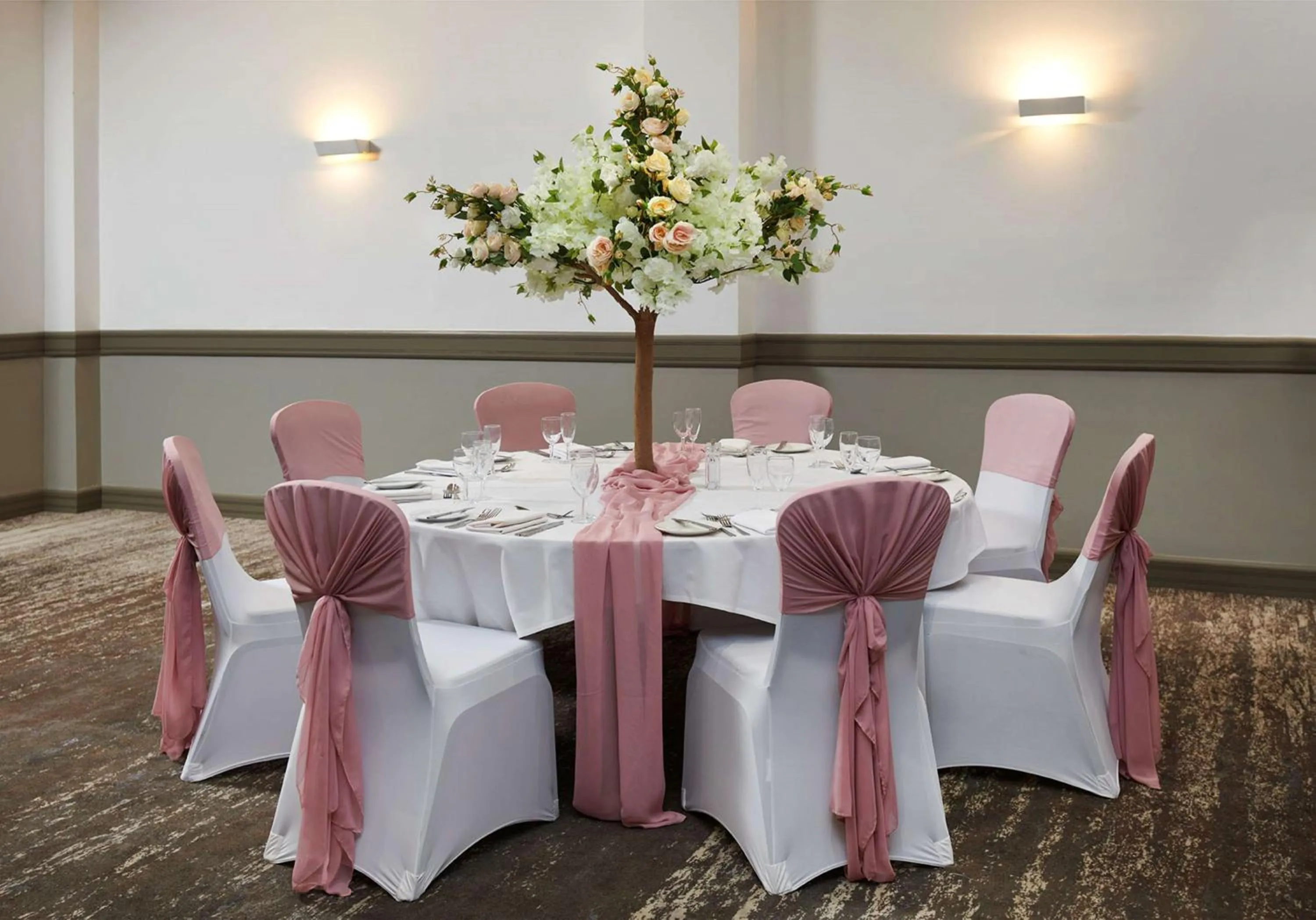 Meeting/conference room in DoubleTree by Hilton Swindon Hotel