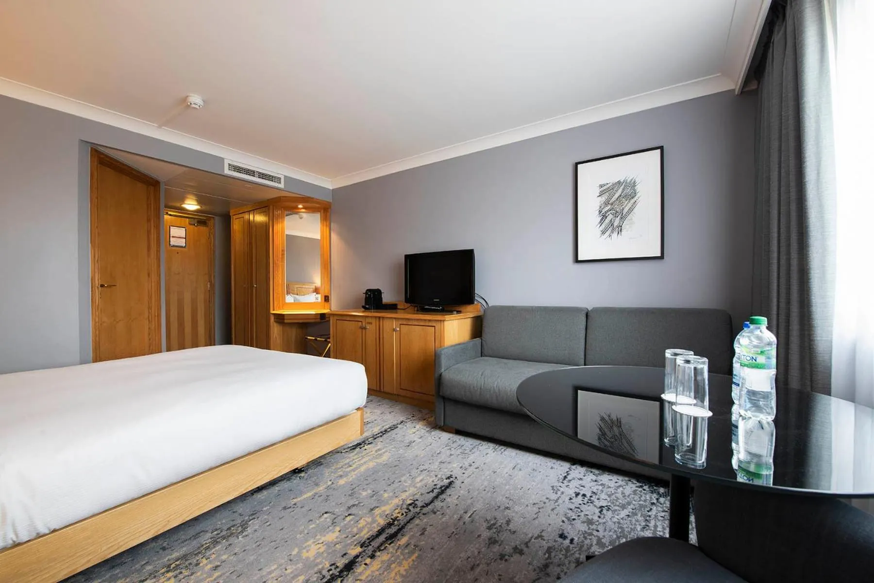 Bedroom, Bed in DoubleTree by Hilton Swindon Hotel