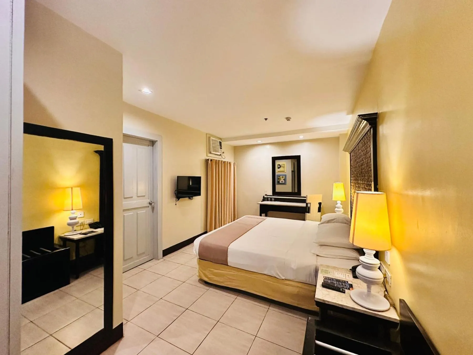 Bed in Ecotel by L'Fisher