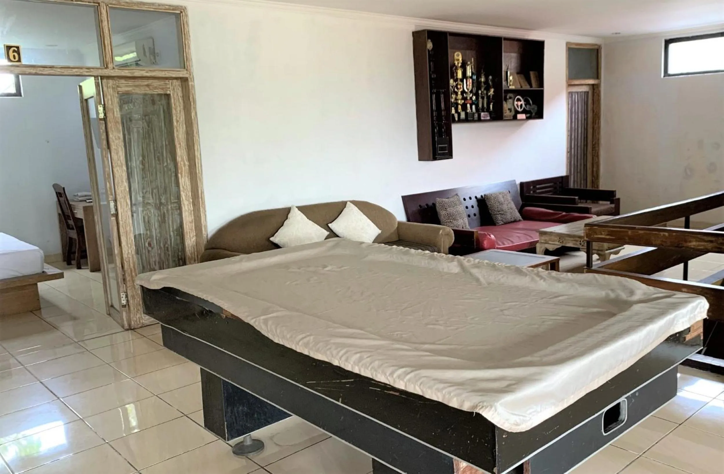 Billiard, Bed in Chendana Homestay Bali