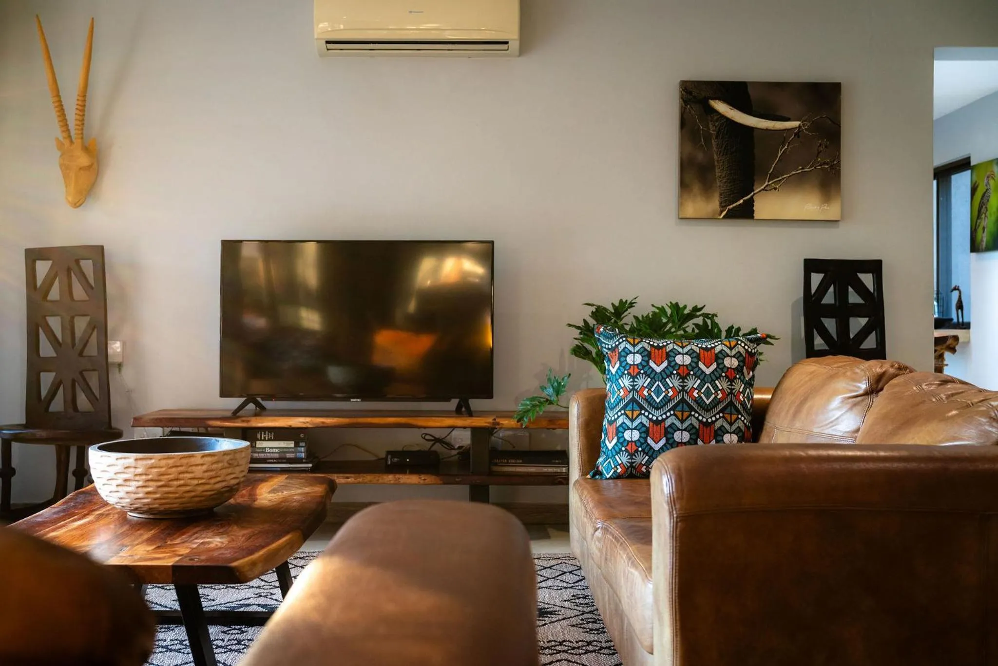 TV and multimedia in Rafiki Bush Lodge