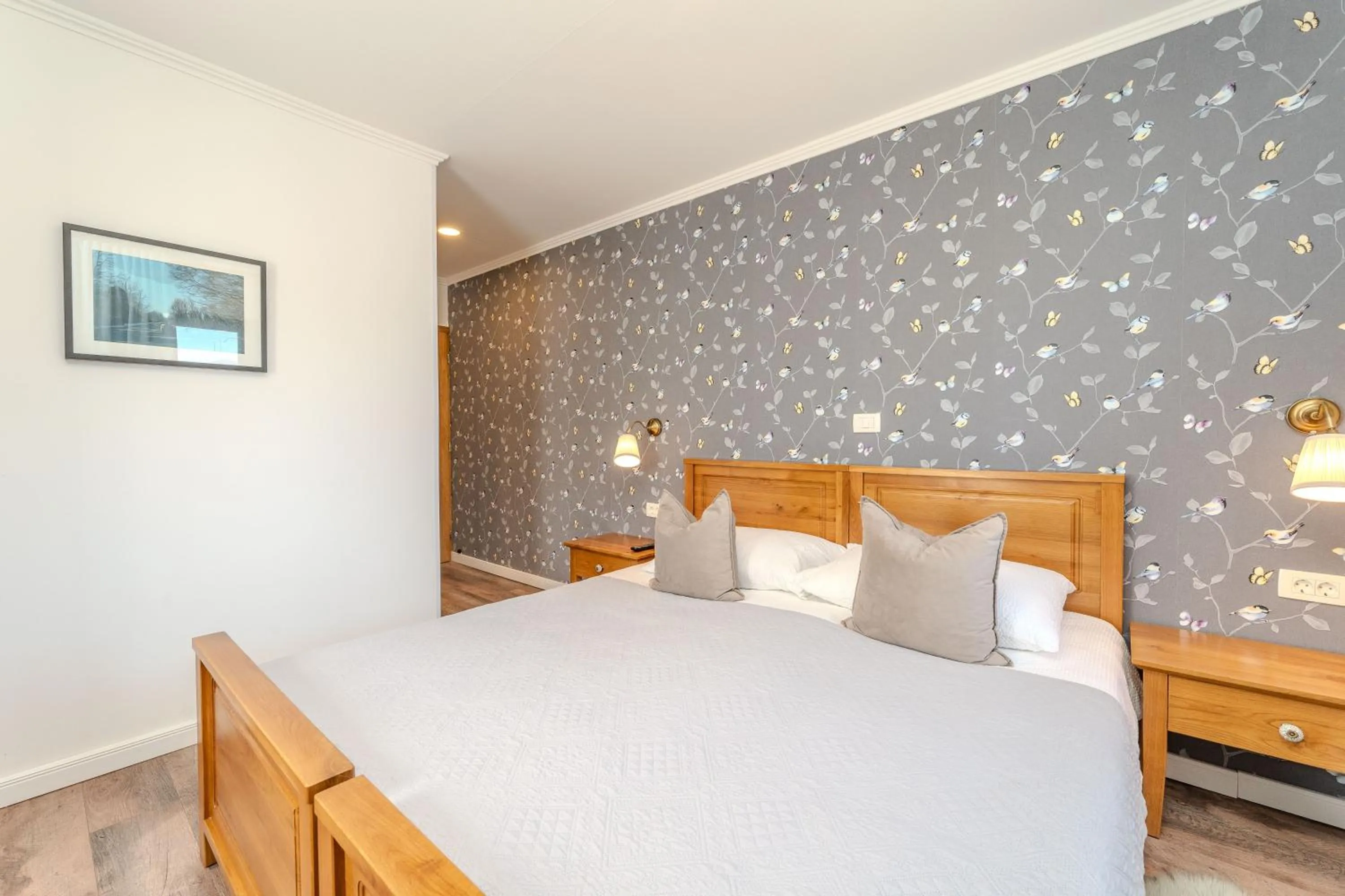 Deluxe Double or Twin Room - Birds in Tesla's Gastro House Plitvice