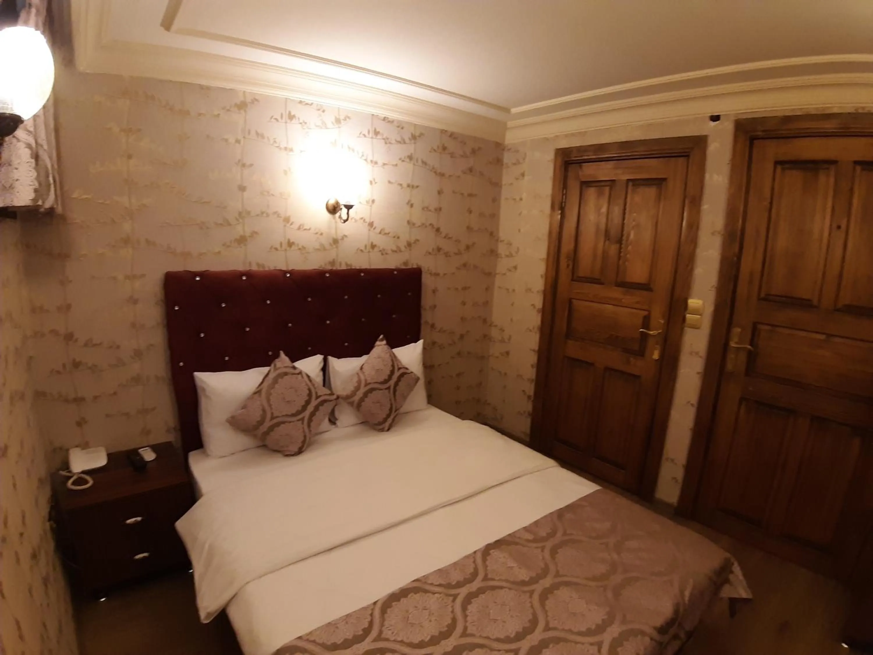 Bedroom, Bed in Royal Suites Sultanahmet