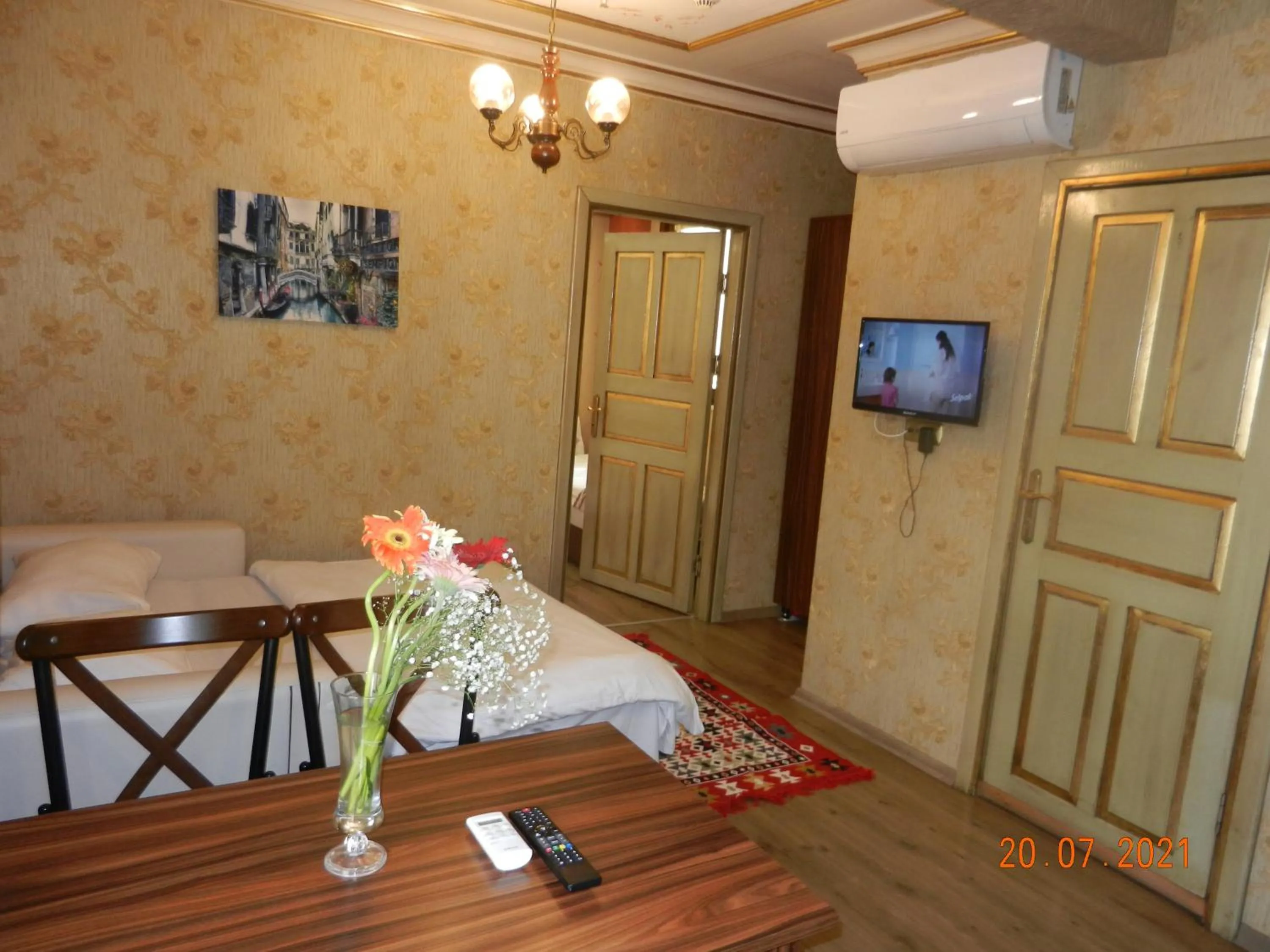 Seating area, Bed in Royal Suites Sultanahmet