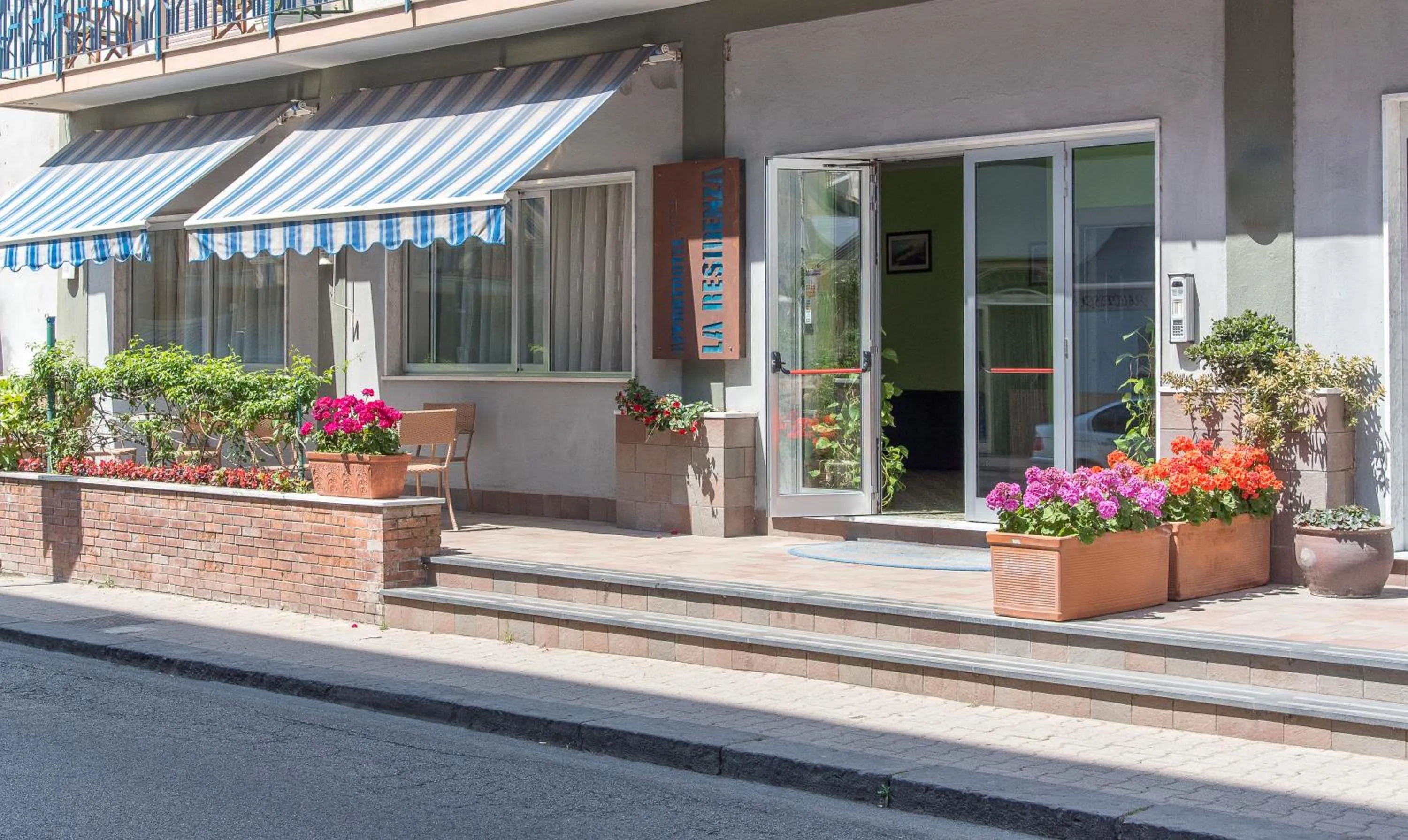 Facade/entrance in La Residenza Aparthotel