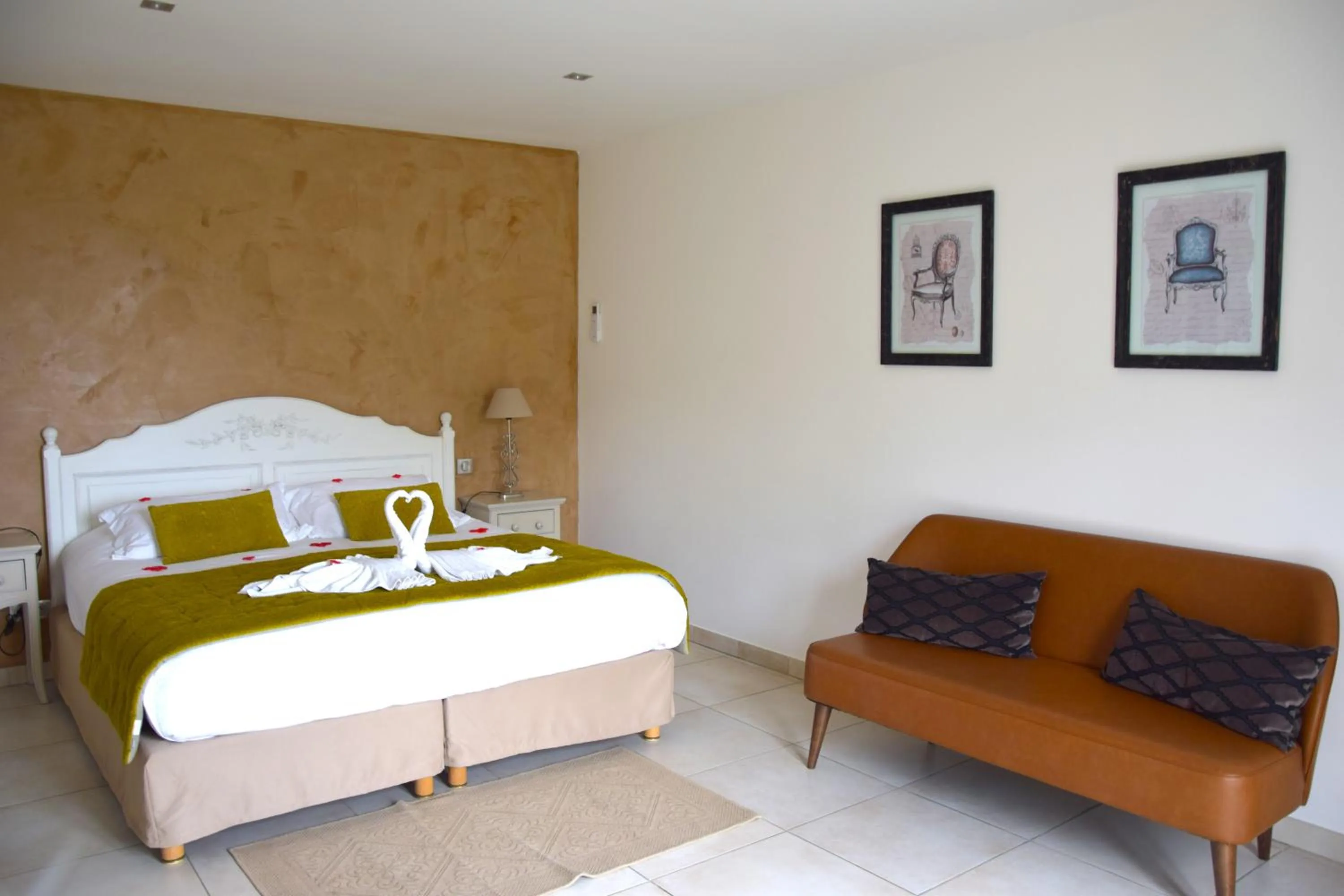 Photo of the whole room, Bed in Cas'Anna Lidia - Hôtel De Charme