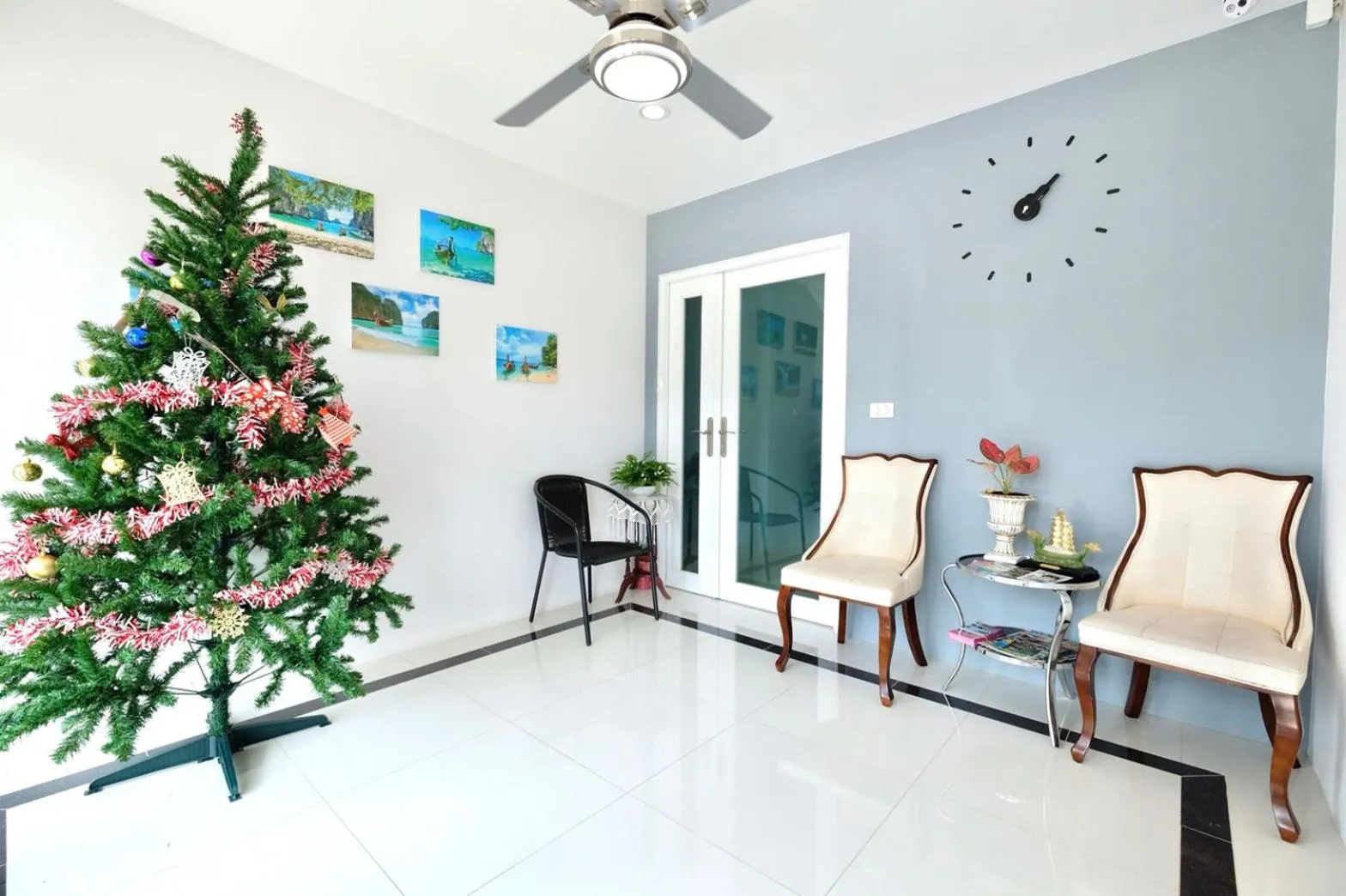 Living at Sphere Family room