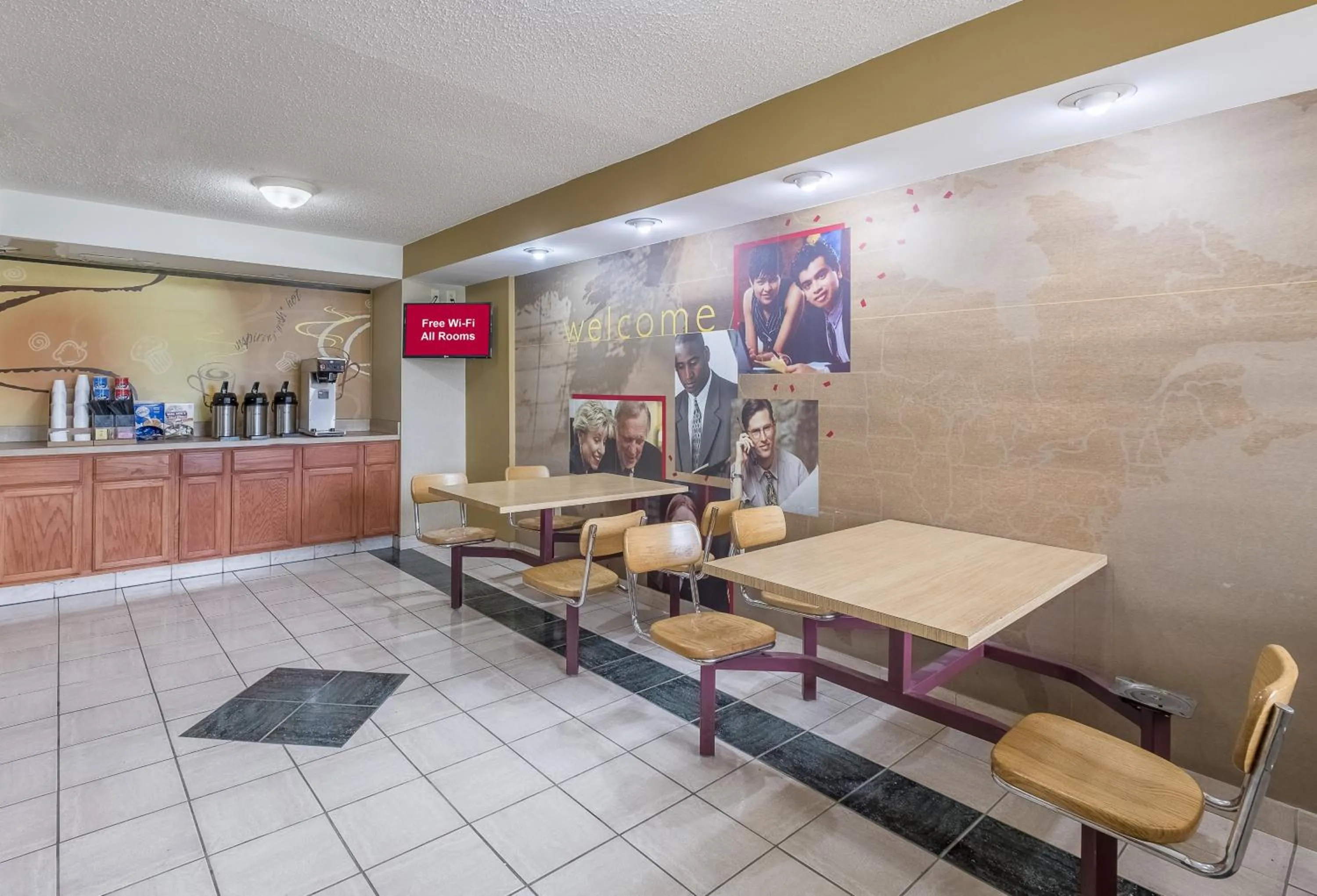 Breakfast in Red Roof Inn Hagerstown - Williamsport, MD