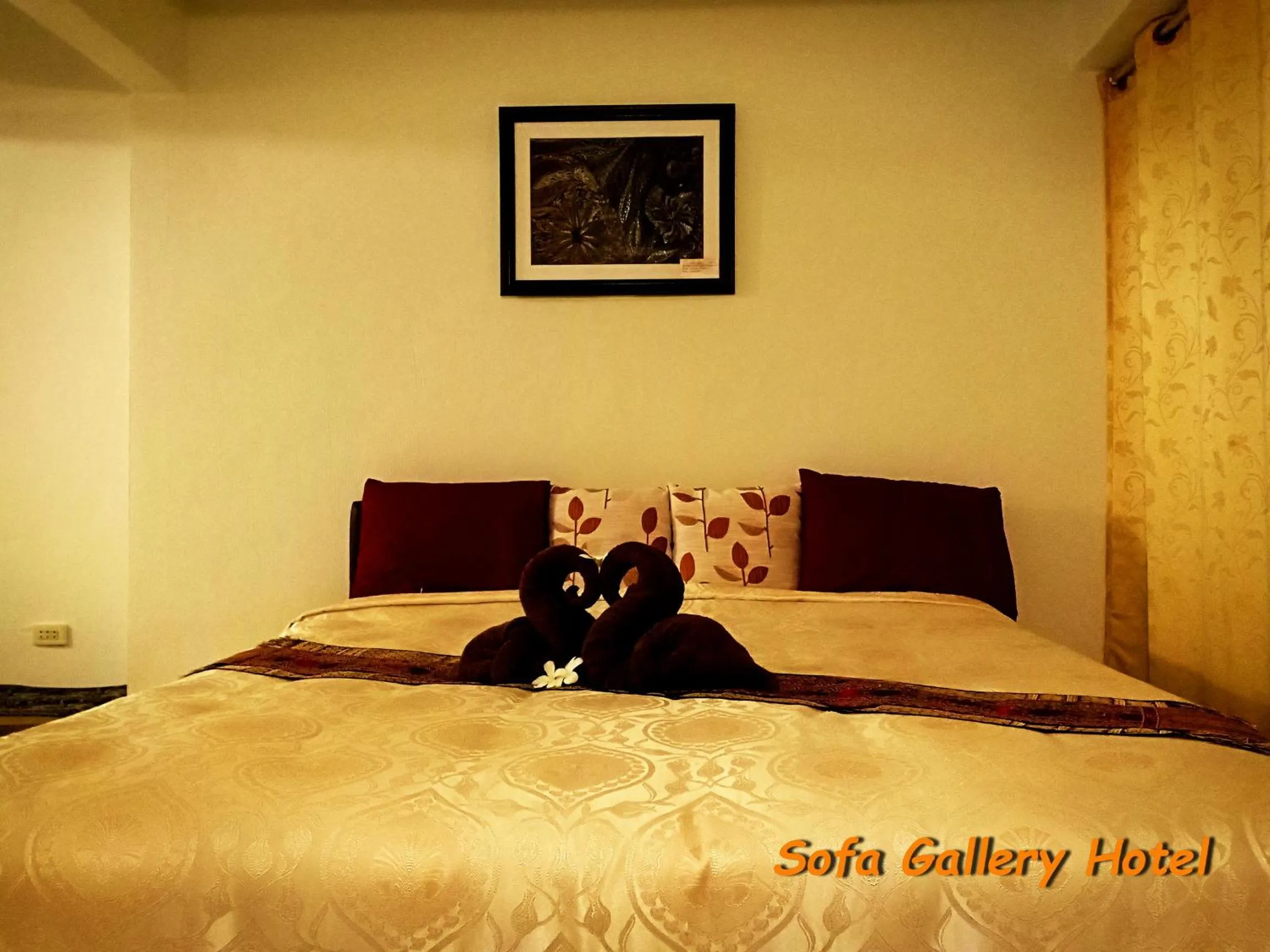 Photo of the whole room, Bed in Sofa Gallery Hotel