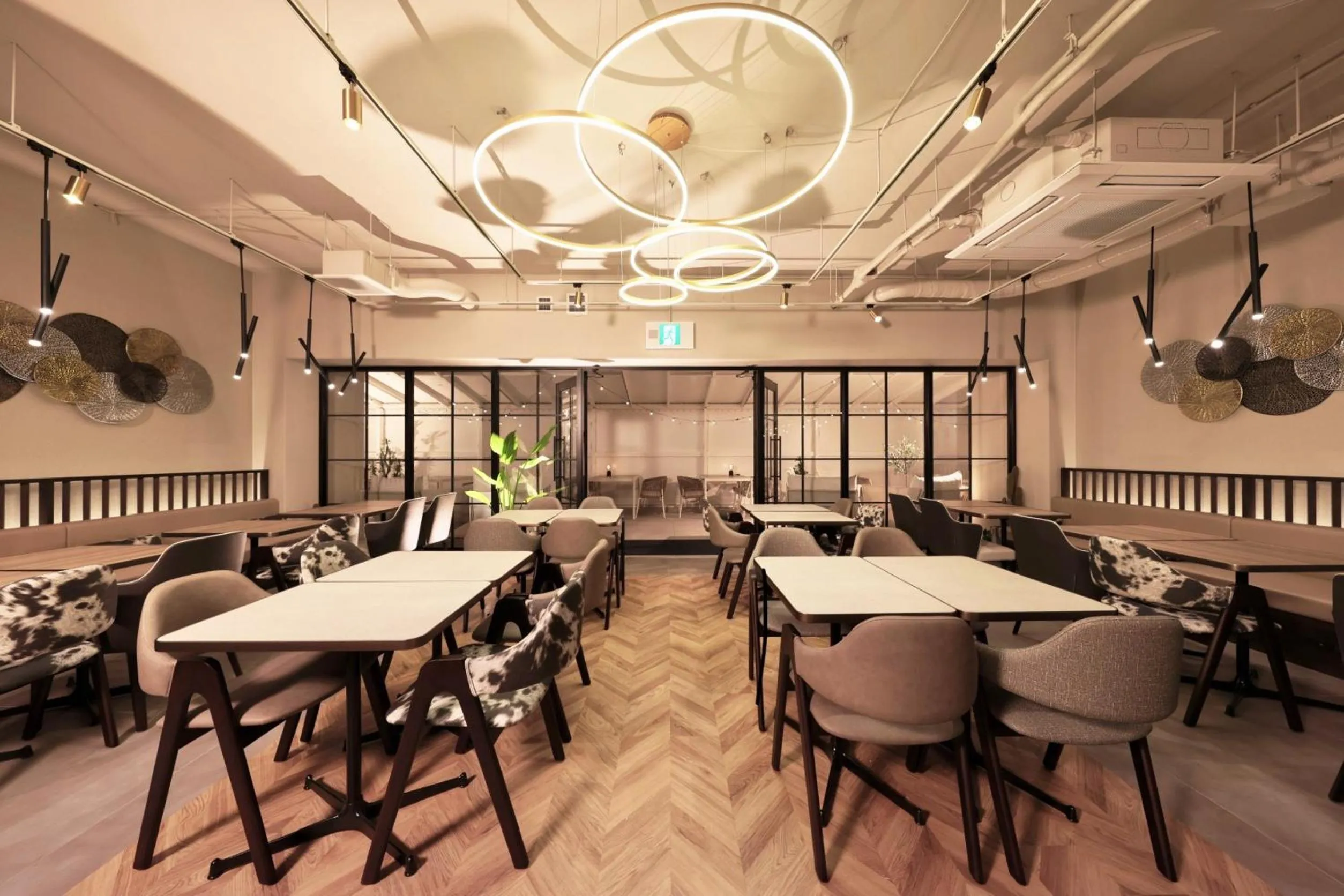 Communal lounge/ TV room in Dotombori Crystal Hotel 3