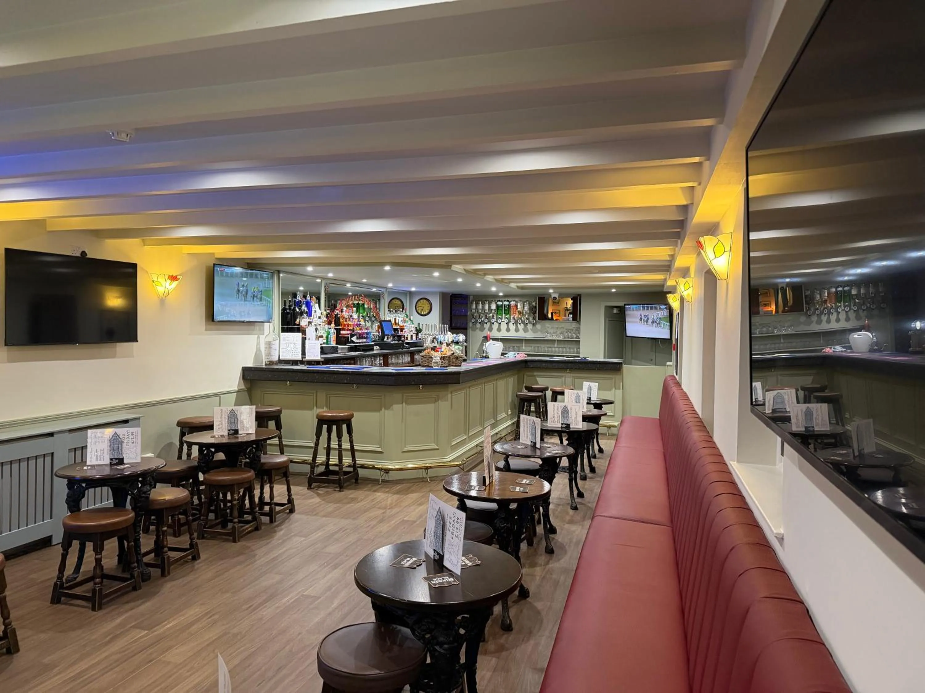 The Famous Star Hotel Moffat