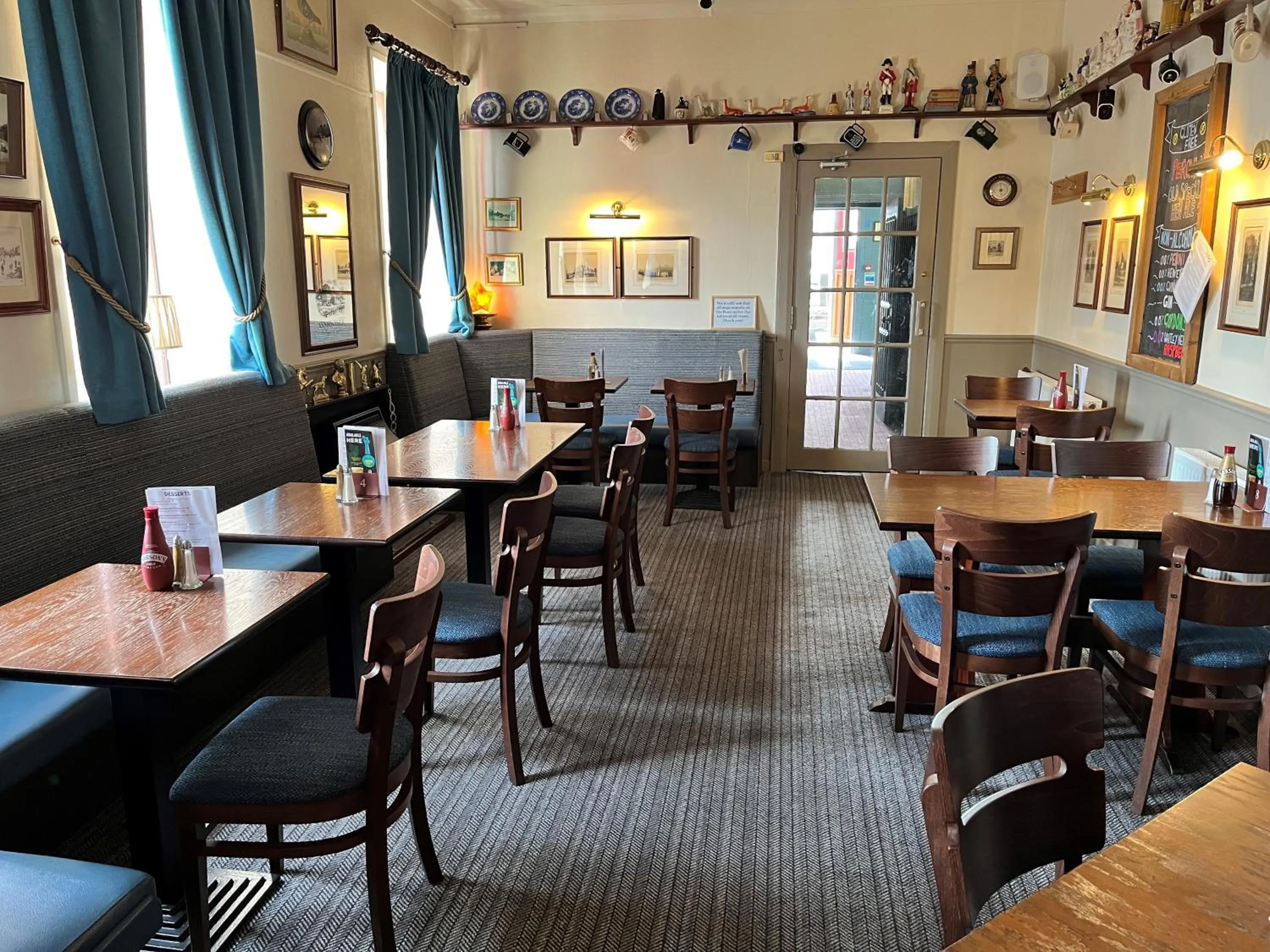 Lounge or bar in The Famous Star Hotel Moffat