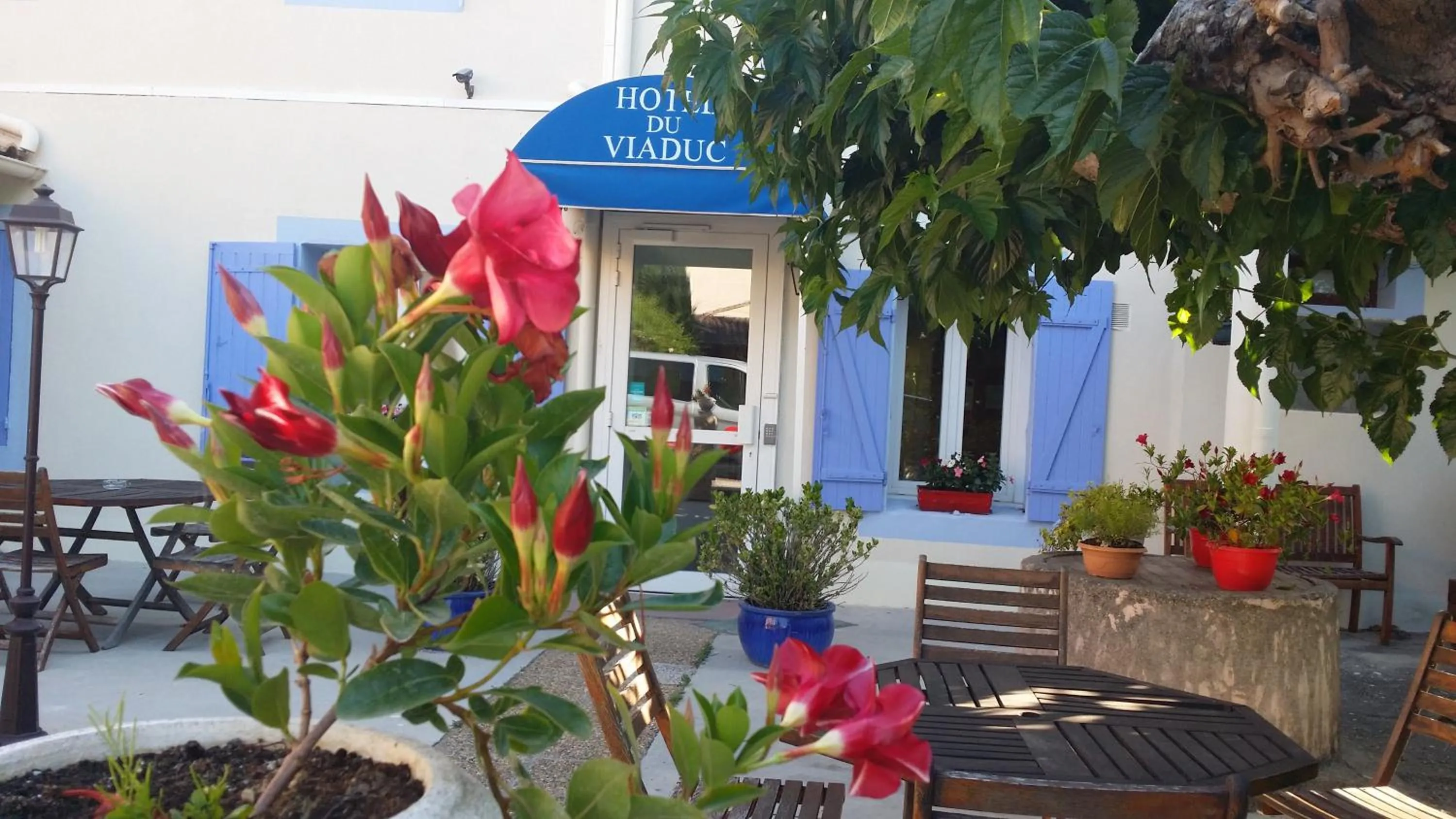 Facade/entrance in Hôtel Du Viaduc