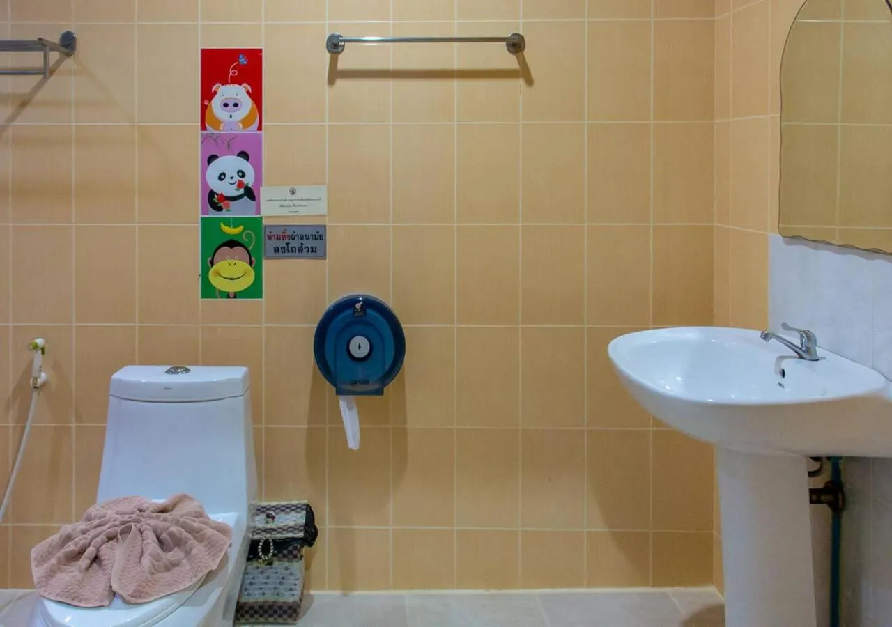 Toilet in Suwanna Riverside