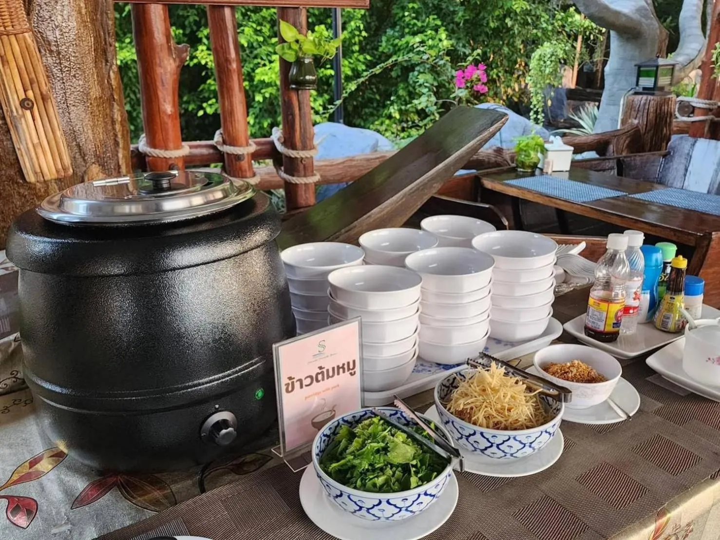 Restaurant/places to eat in Suwanna Riverside