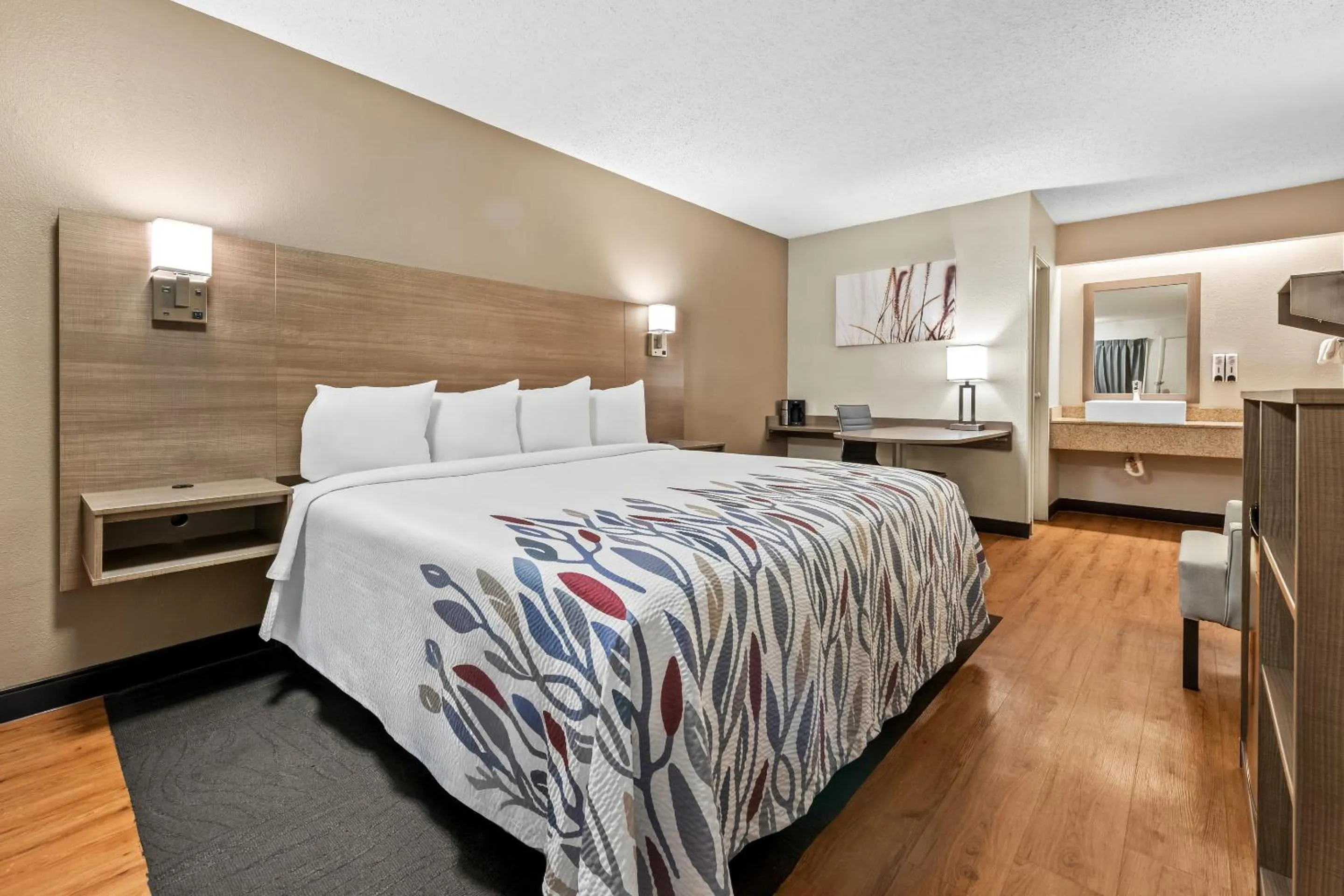 Bedroom, Bed in Red Roof Inn Columbus West - Hilliard