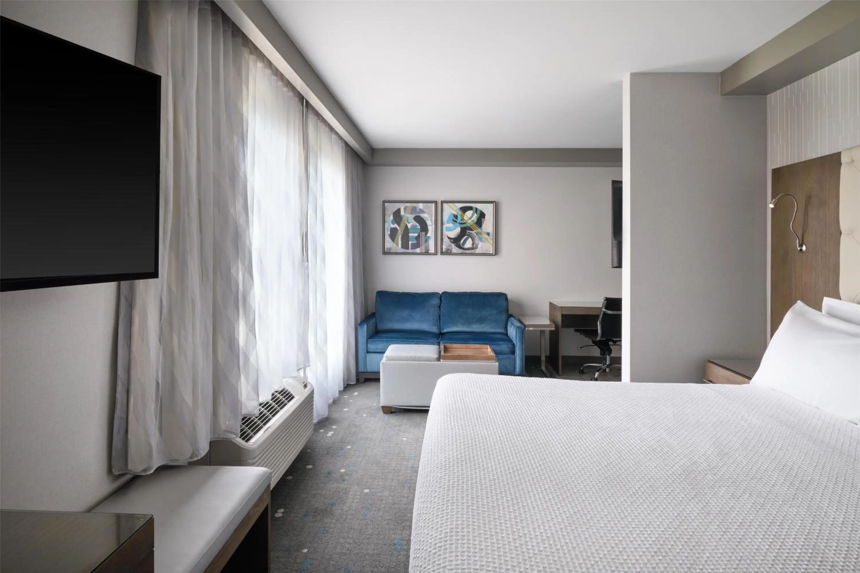 Bedroom, Bed in Best Western Premier Hotel at Fisher's Landing