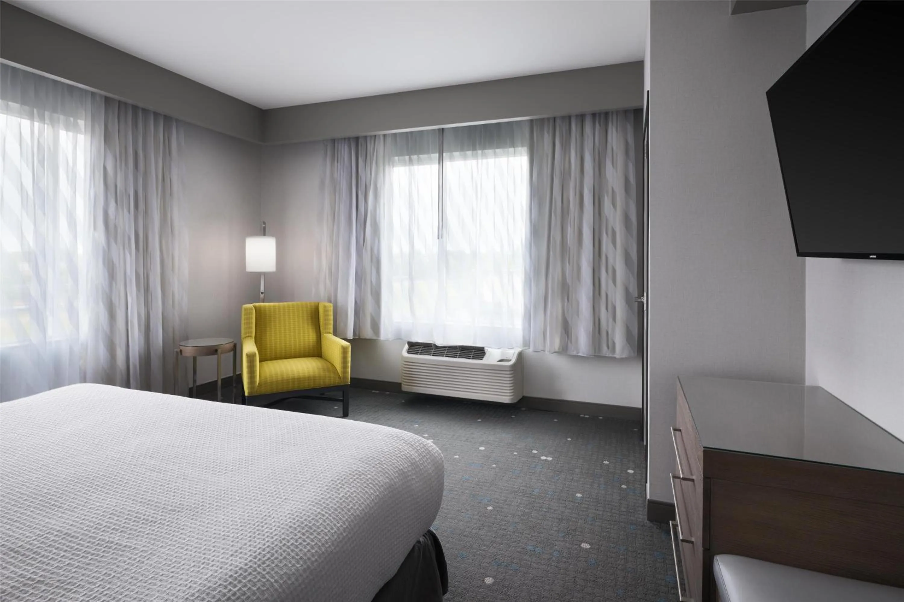 Bedroom, Bed in Best Western Premier Hotel at Fisher's Landing