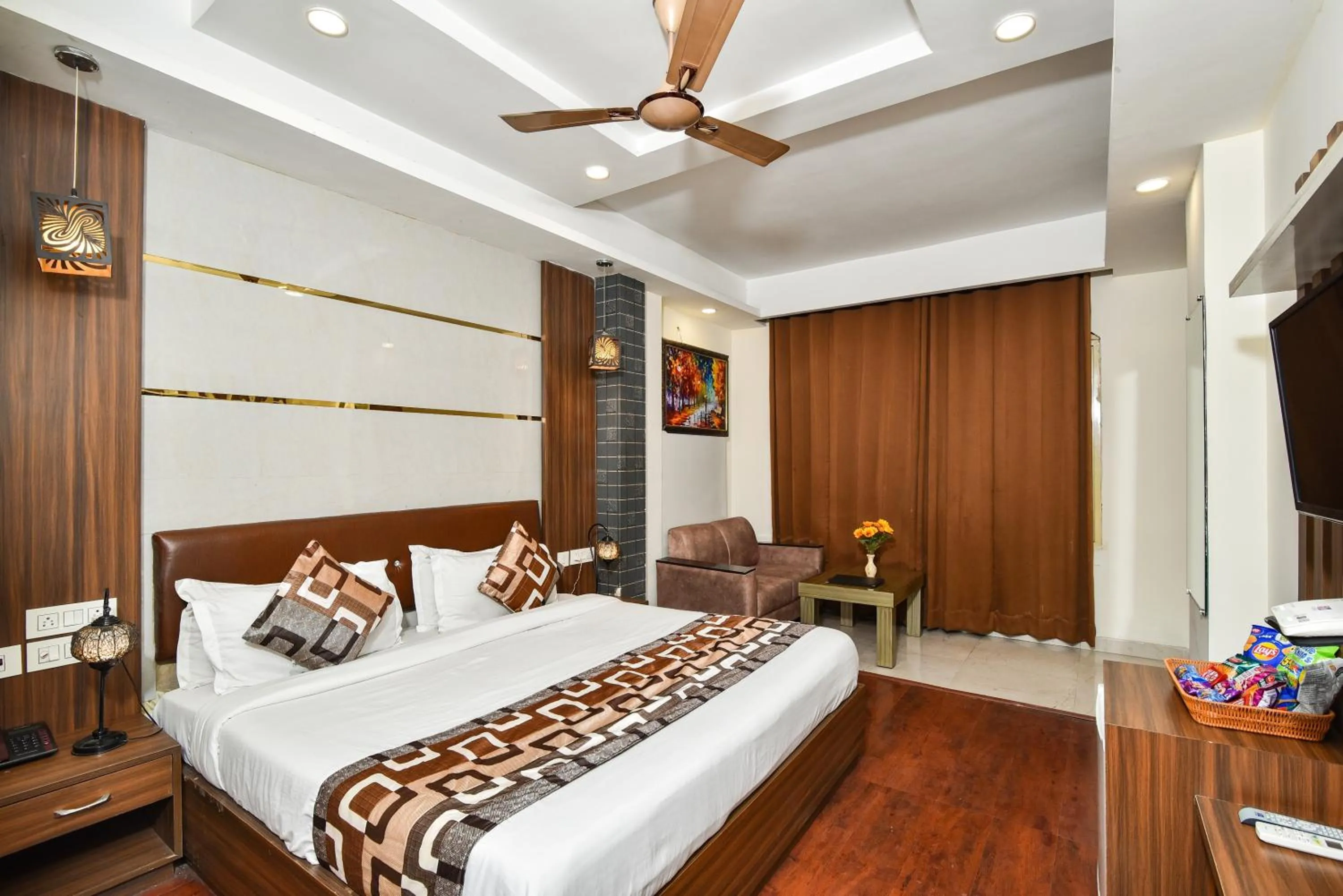 Bedroom, Bed in Pinaz Royale