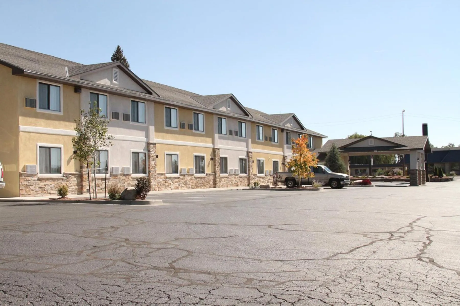 Property building in Super 8 by Wyndham Montrose