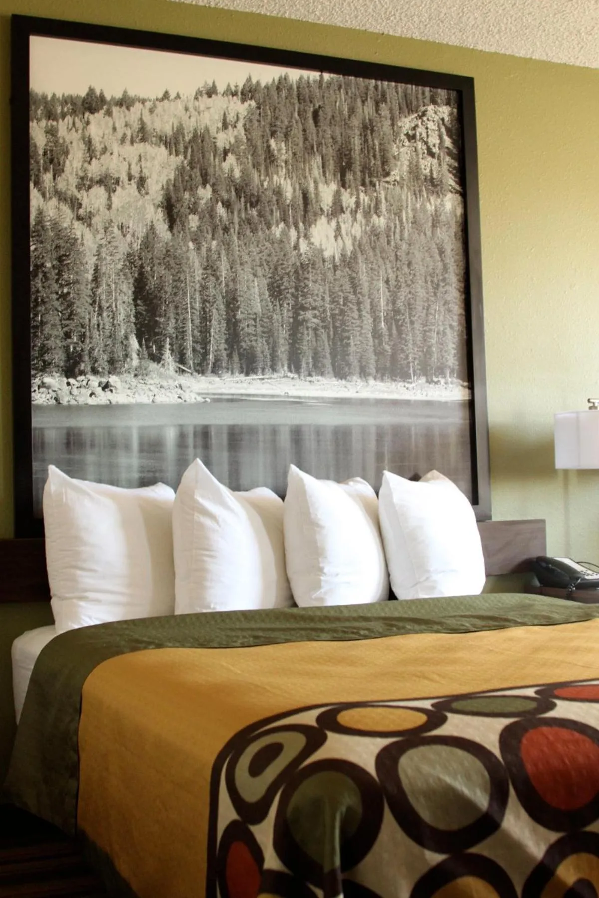 Bedroom, Bed in Super 8 by Wyndham Montrose