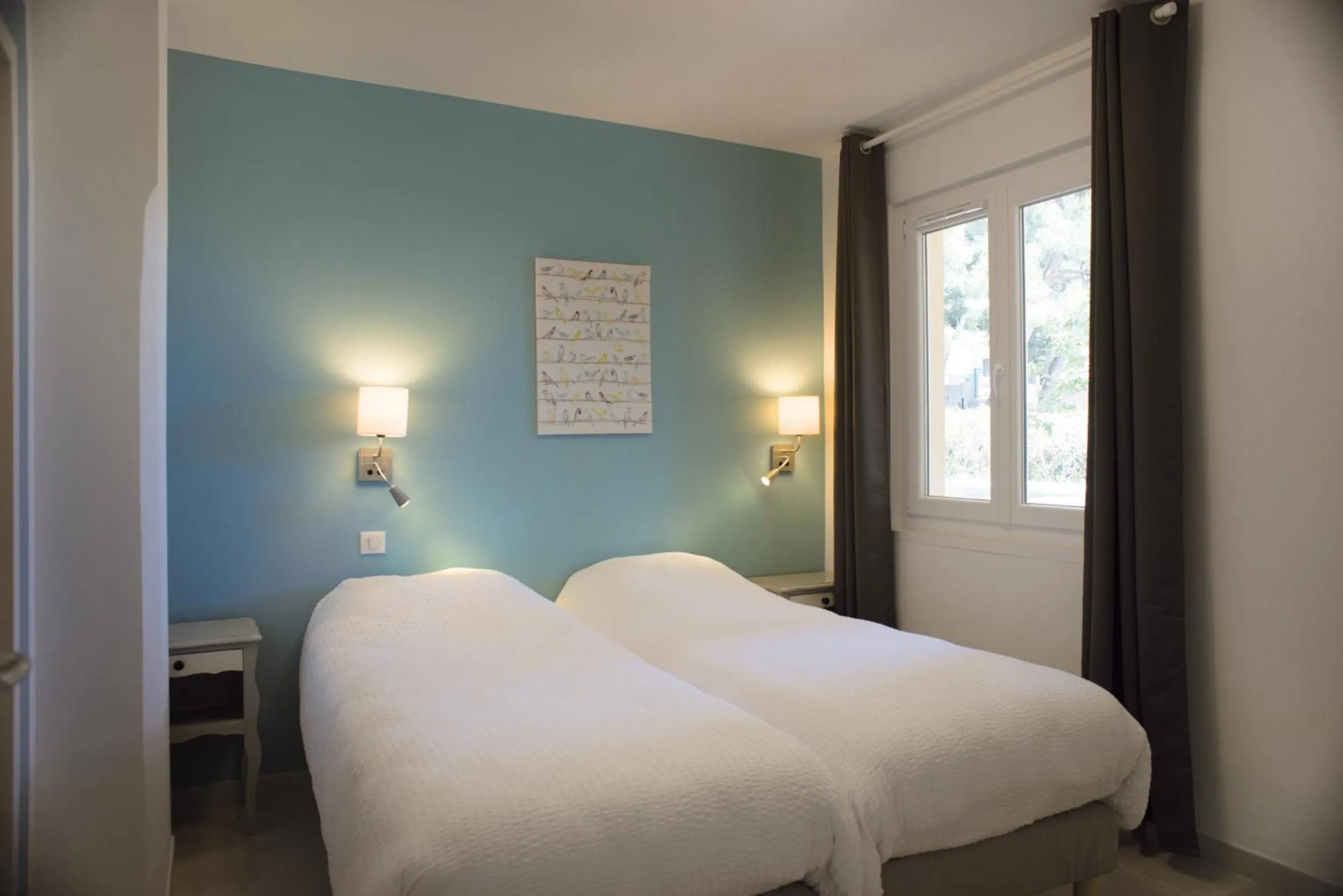 Photo of the whole room, Bed in Appartements des Joncas