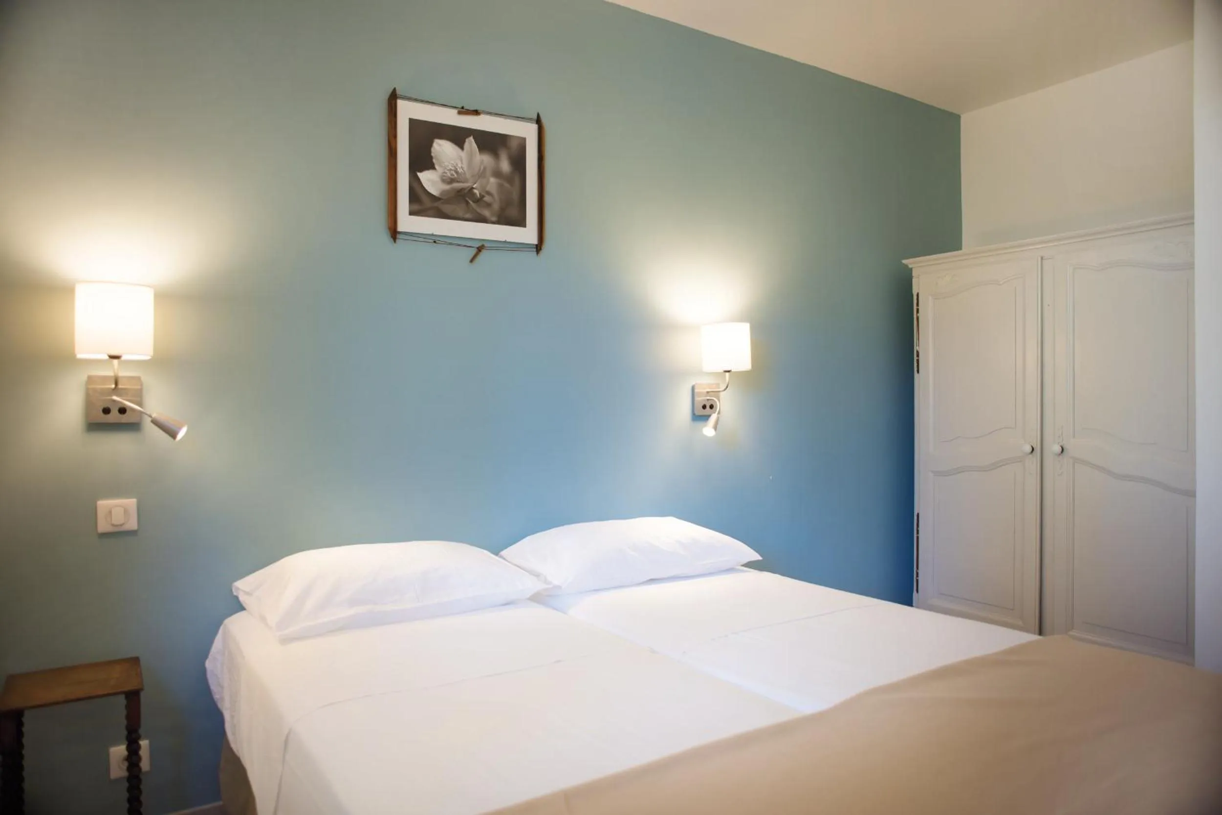 Photo of the whole room, Bed in Appartements des Joncas