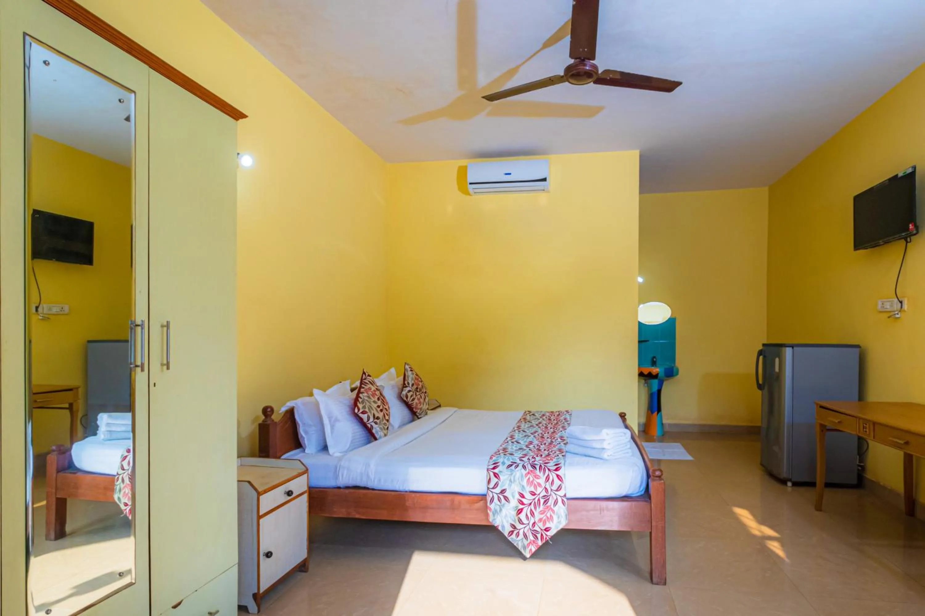 Bedroom, Bed in Larios Beach Holidays