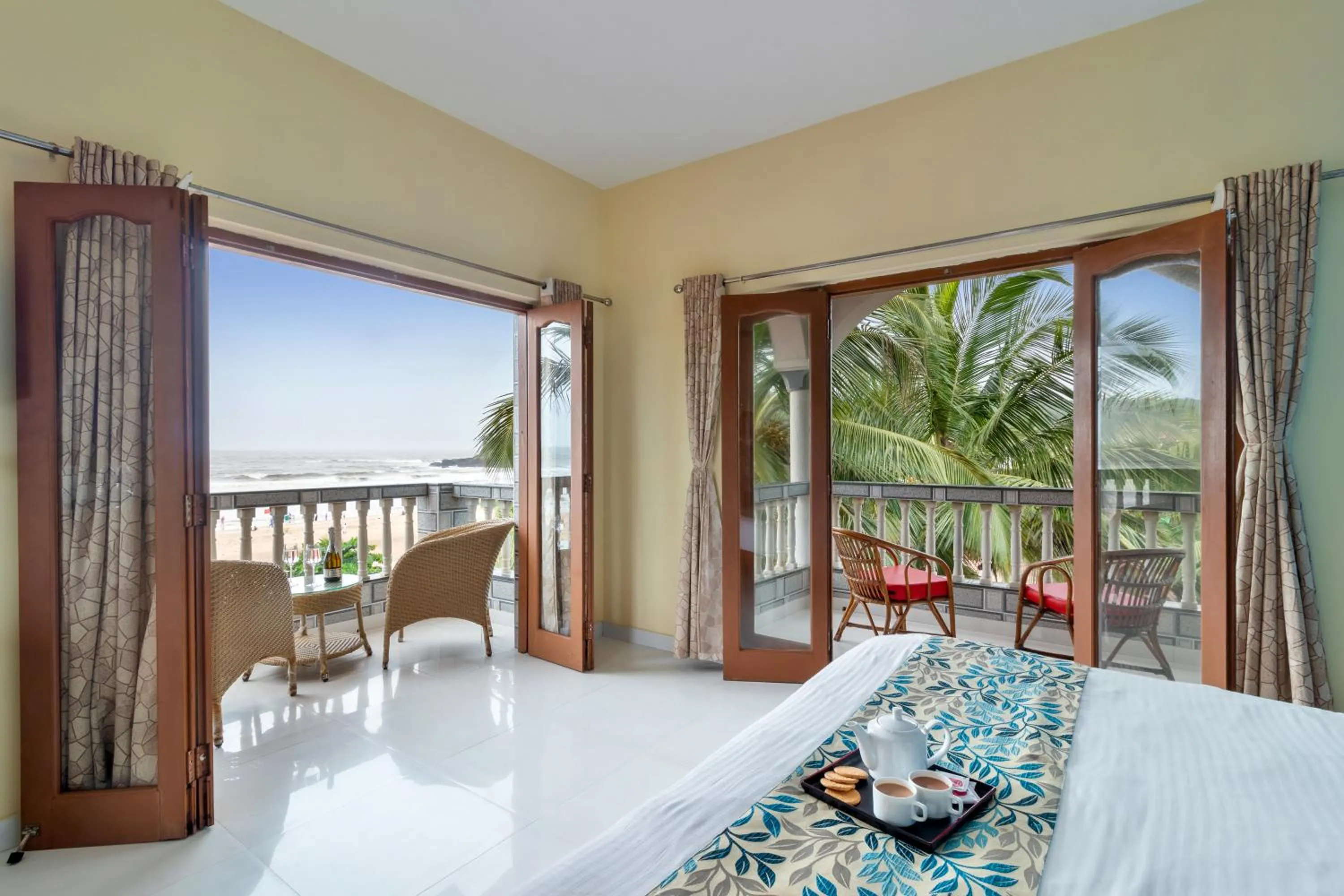 Balcony/Terrace, Bed in Larios Beach Holidays
