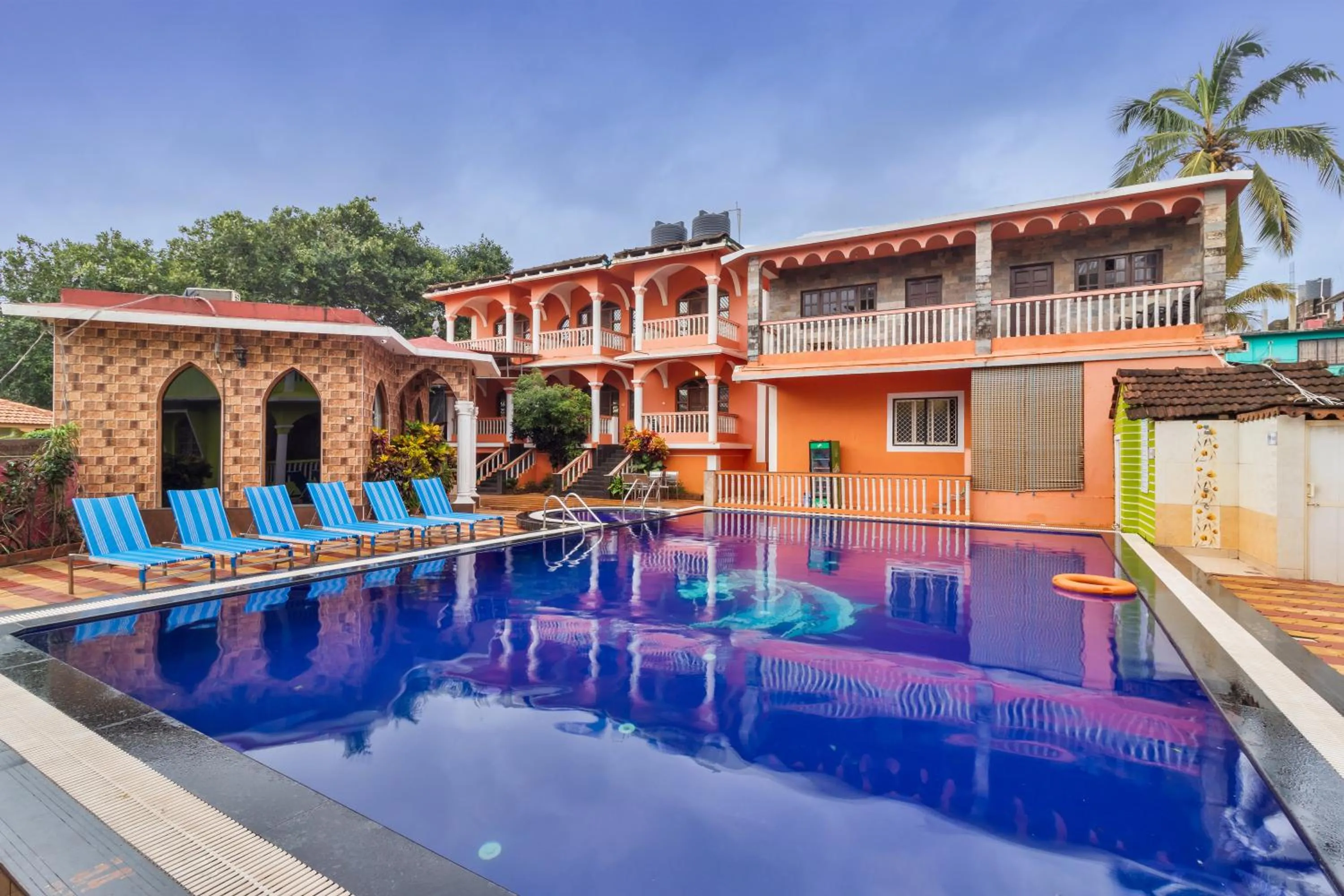 Property building in Larios Beach Holidays