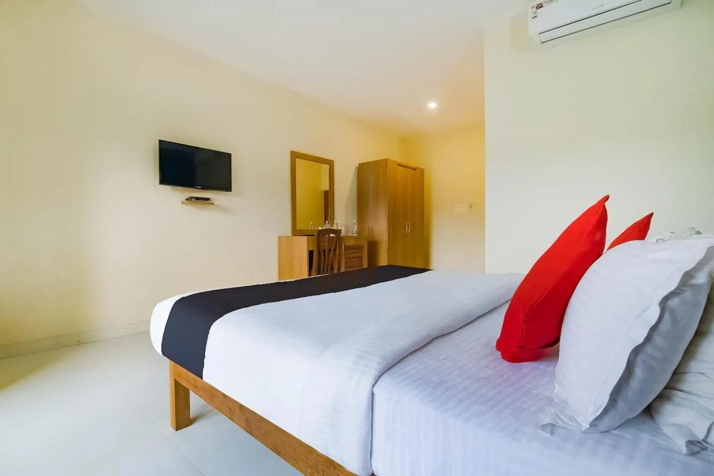 Bedroom, Bed in Larios Beach Holidays