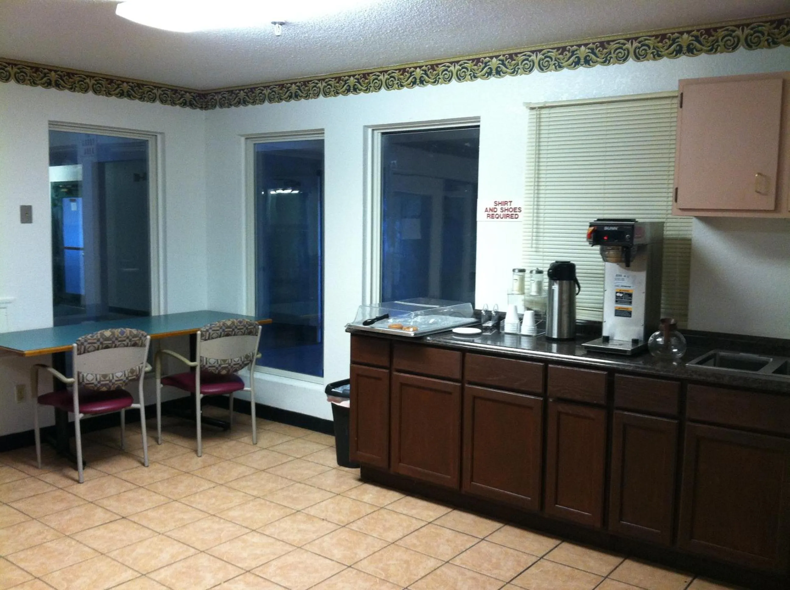 Communal kitchen in Budget Inn Wentzville